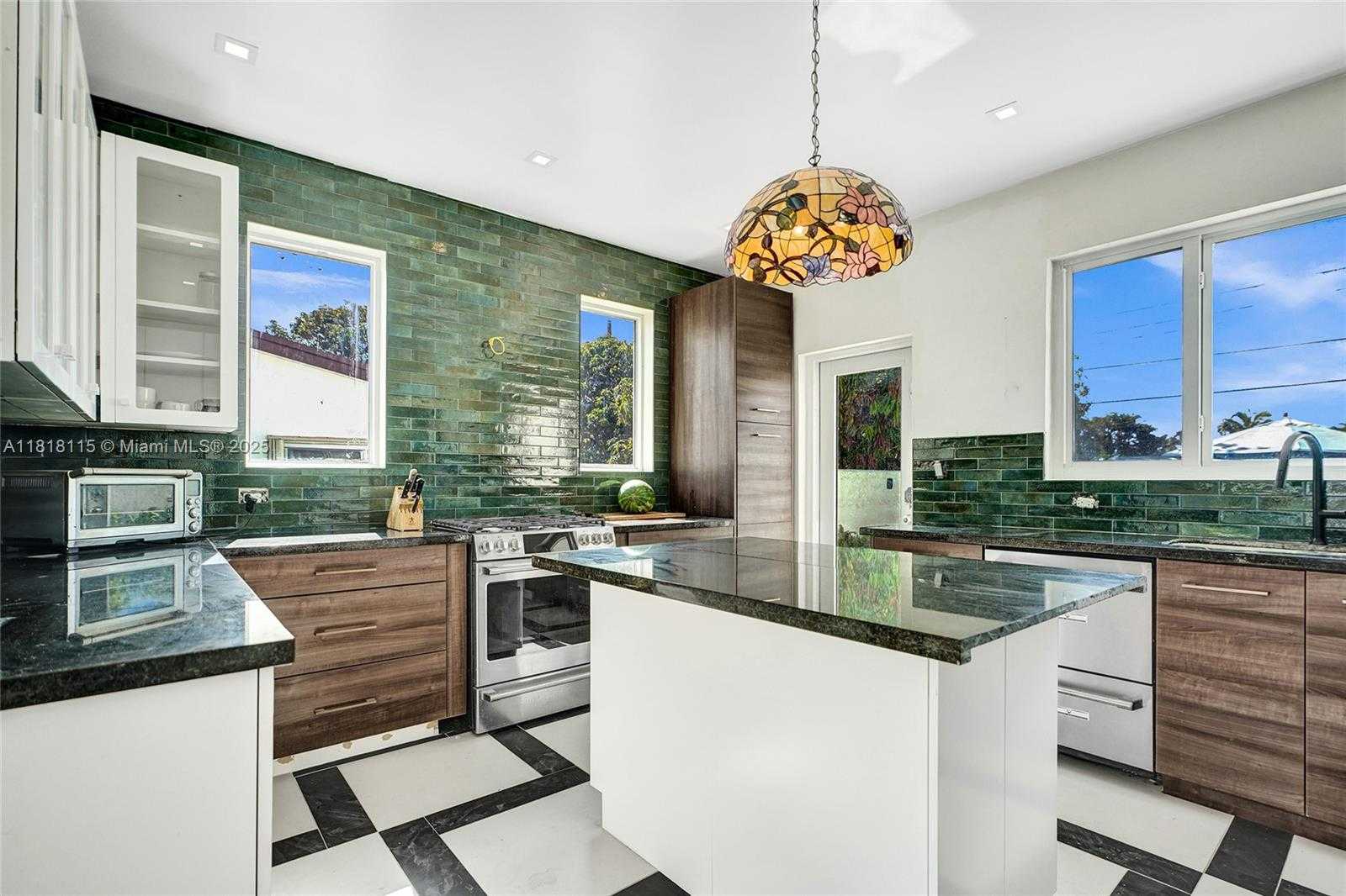 Small Image of 1731 NORTH EAST 171ST ST, North Miami Beach Number 13