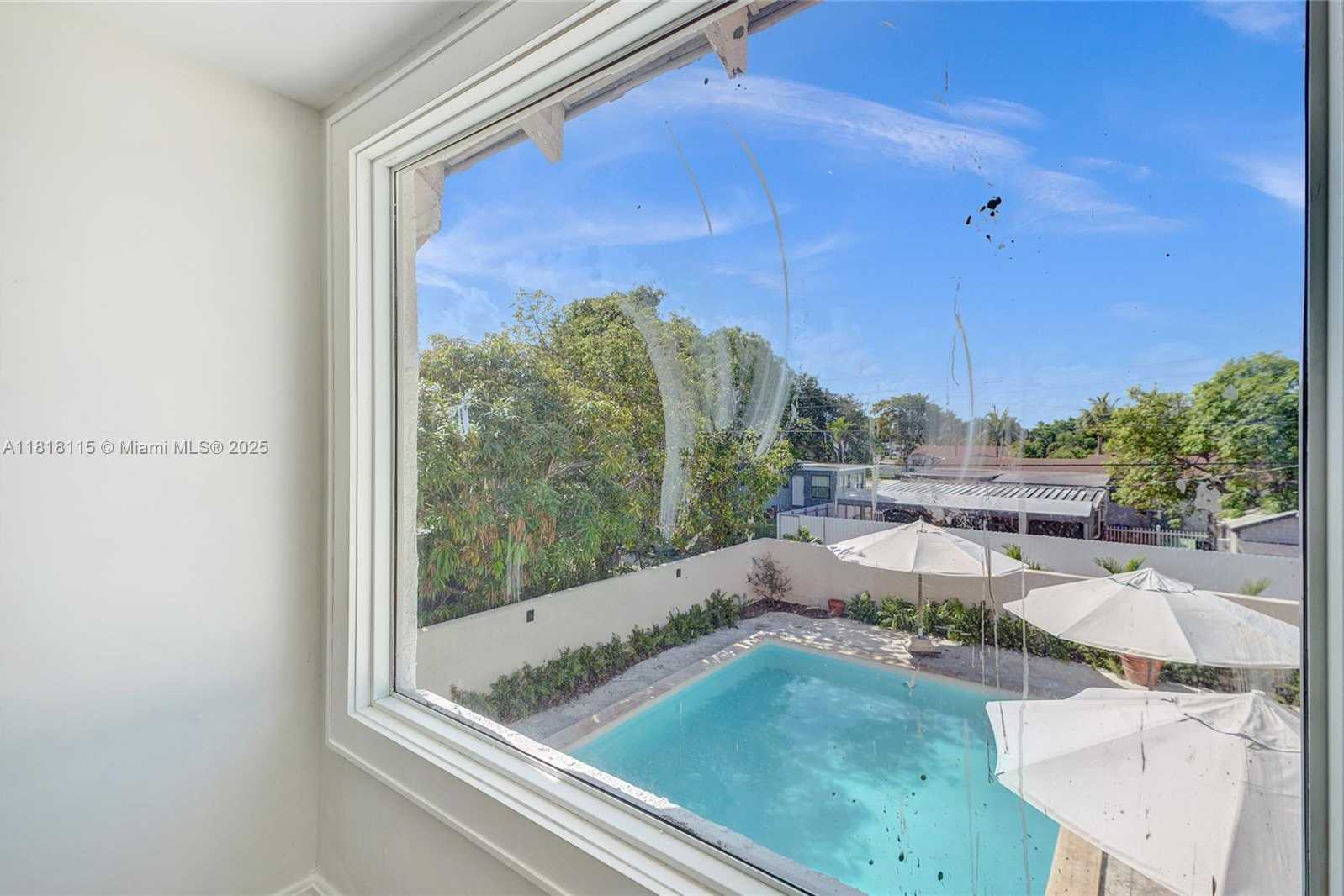 Small Image of 1731 NORTH EAST 171ST ST, North Miami Beach Number 16