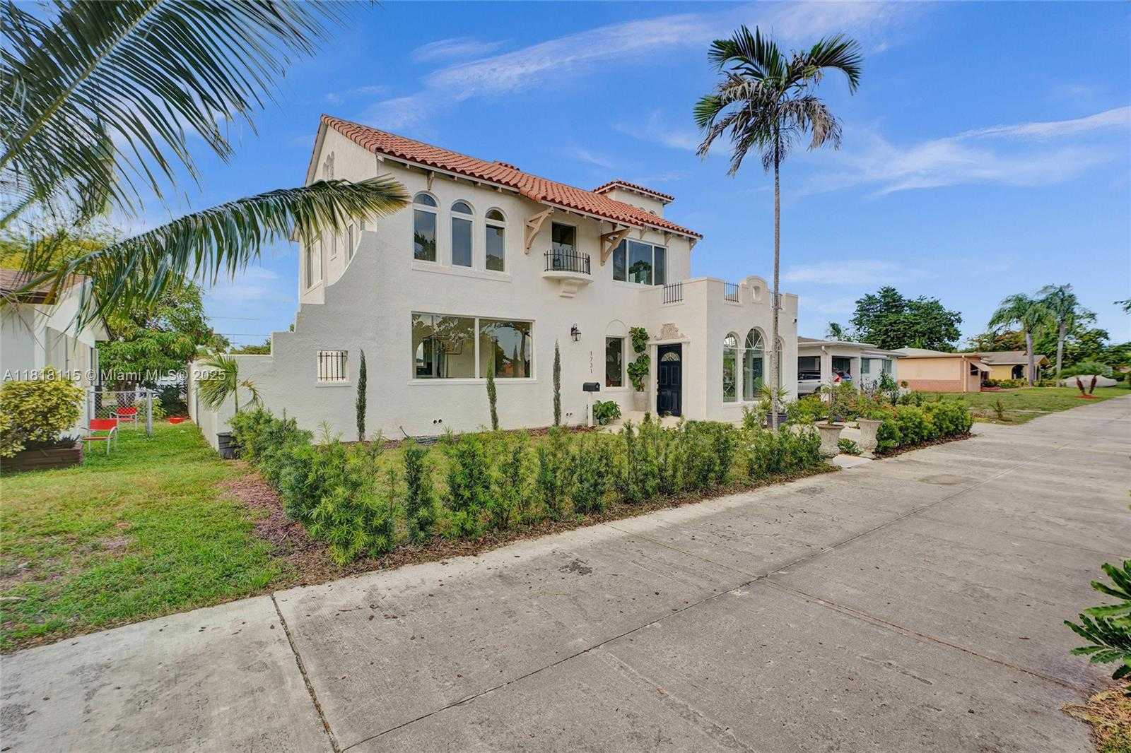 Small Image of 1731 NORTH EAST 171ST ST, North Miami Beach Number 2