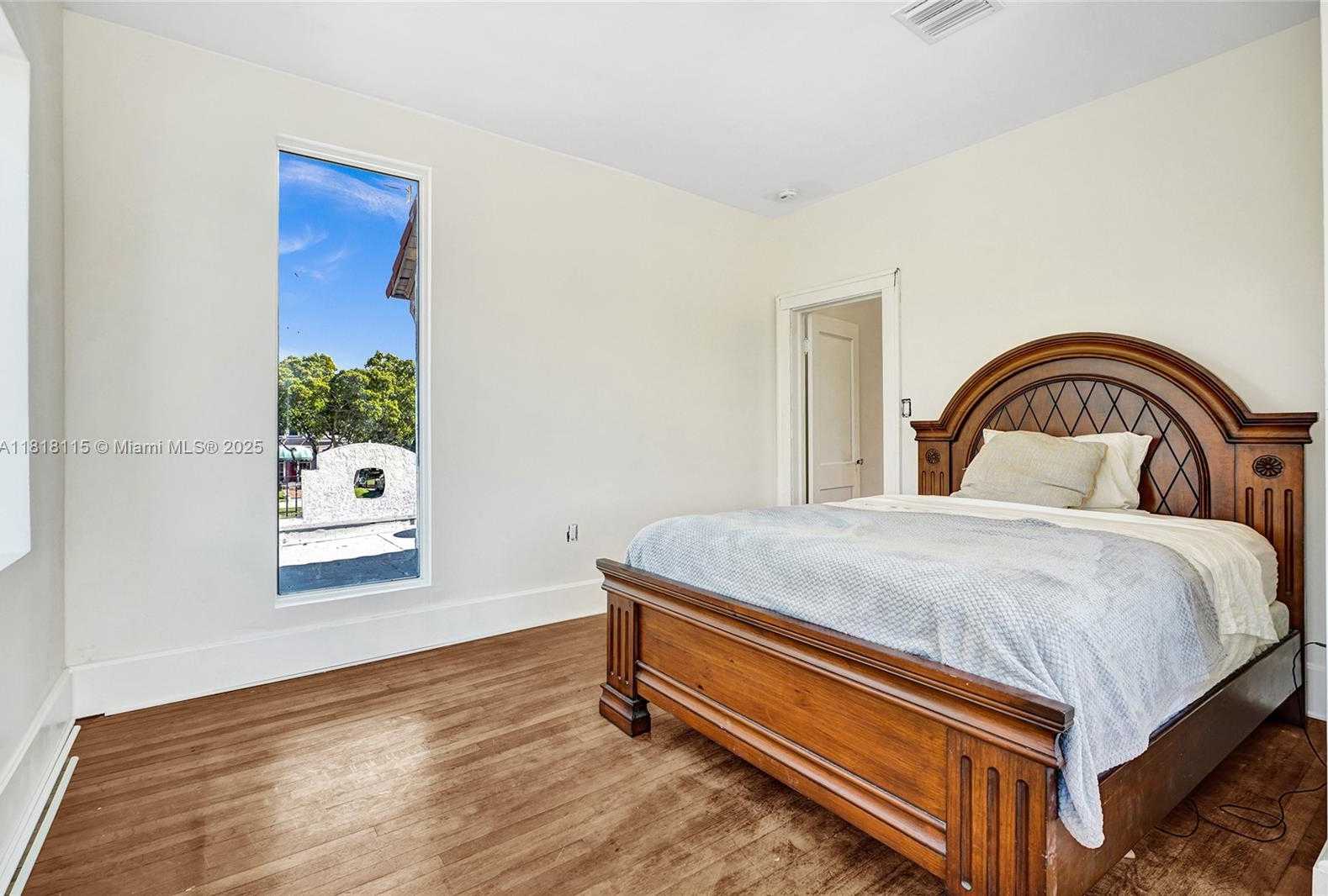 Small Image of 1731 NORTH EAST 171ST ST, North Miami Beach Number 22