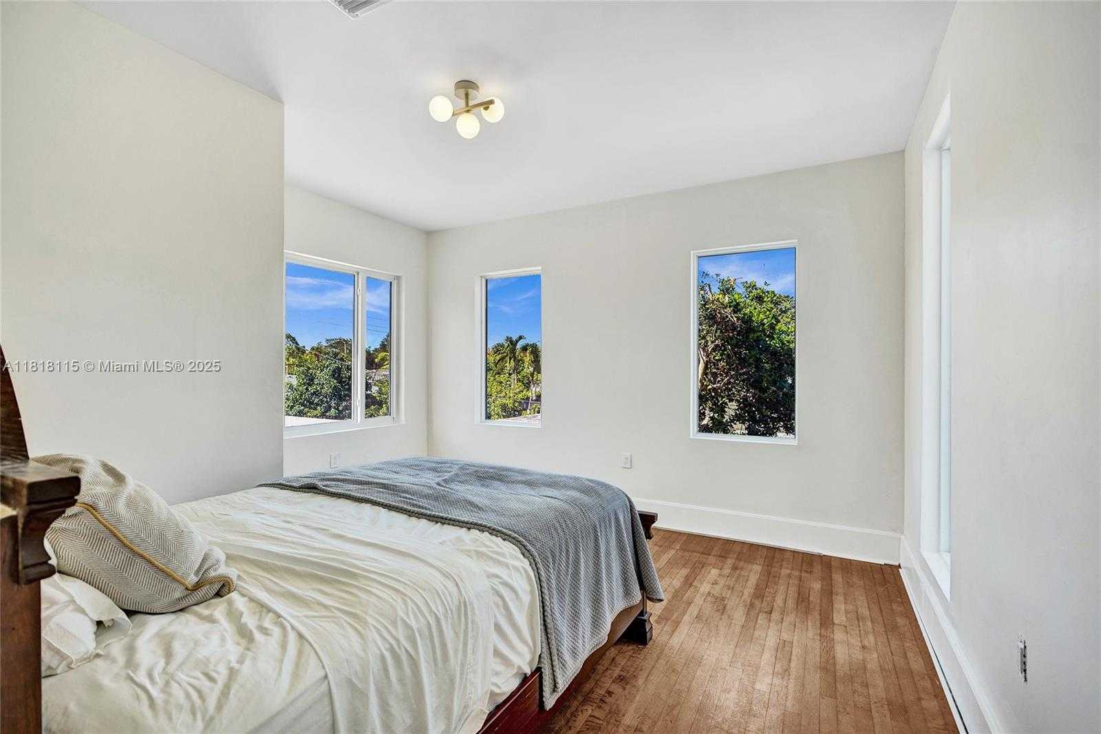 Small Image of 1731 NORTH EAST 171ST ST, North Miami Beach Number 23