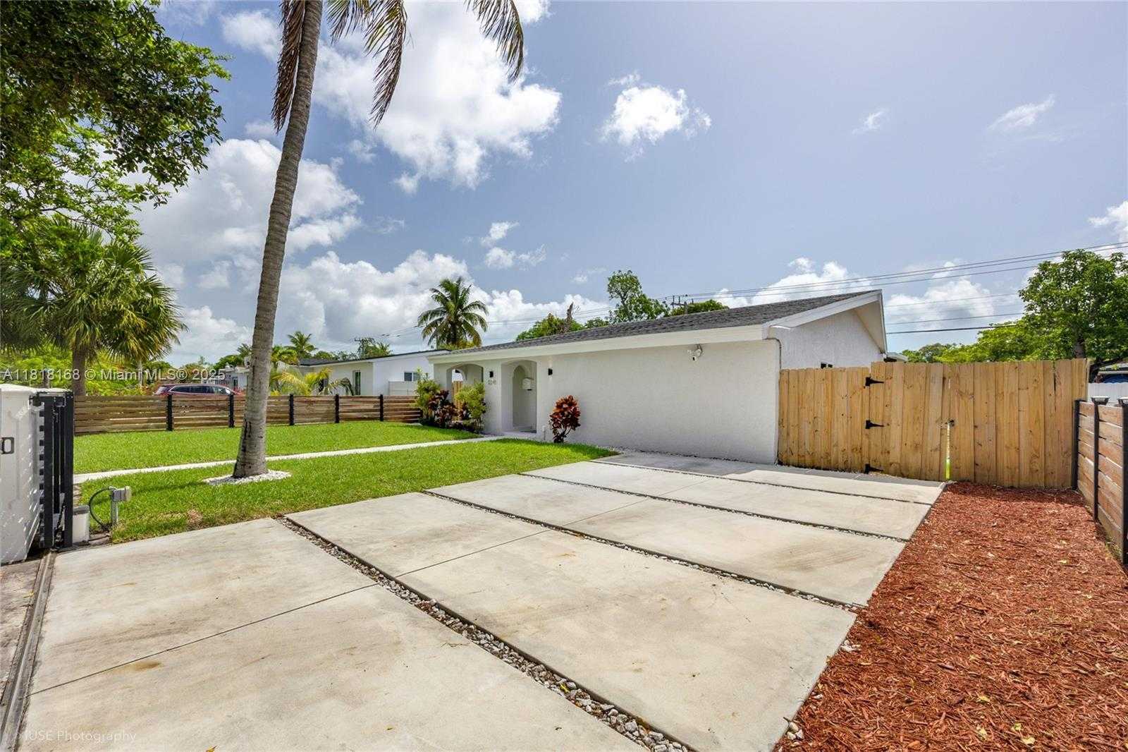 Small Image of 12245 NORTH WEST 2ND AVE, North Miami Number 3