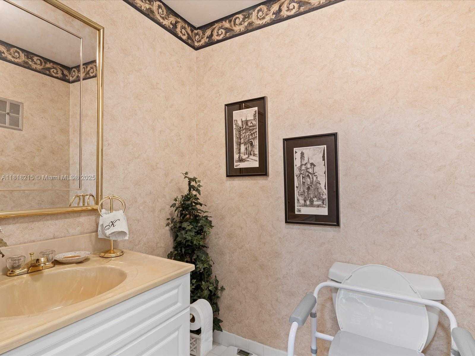 Small Image of 9530 ALCAZAR LN, Davie Number 10