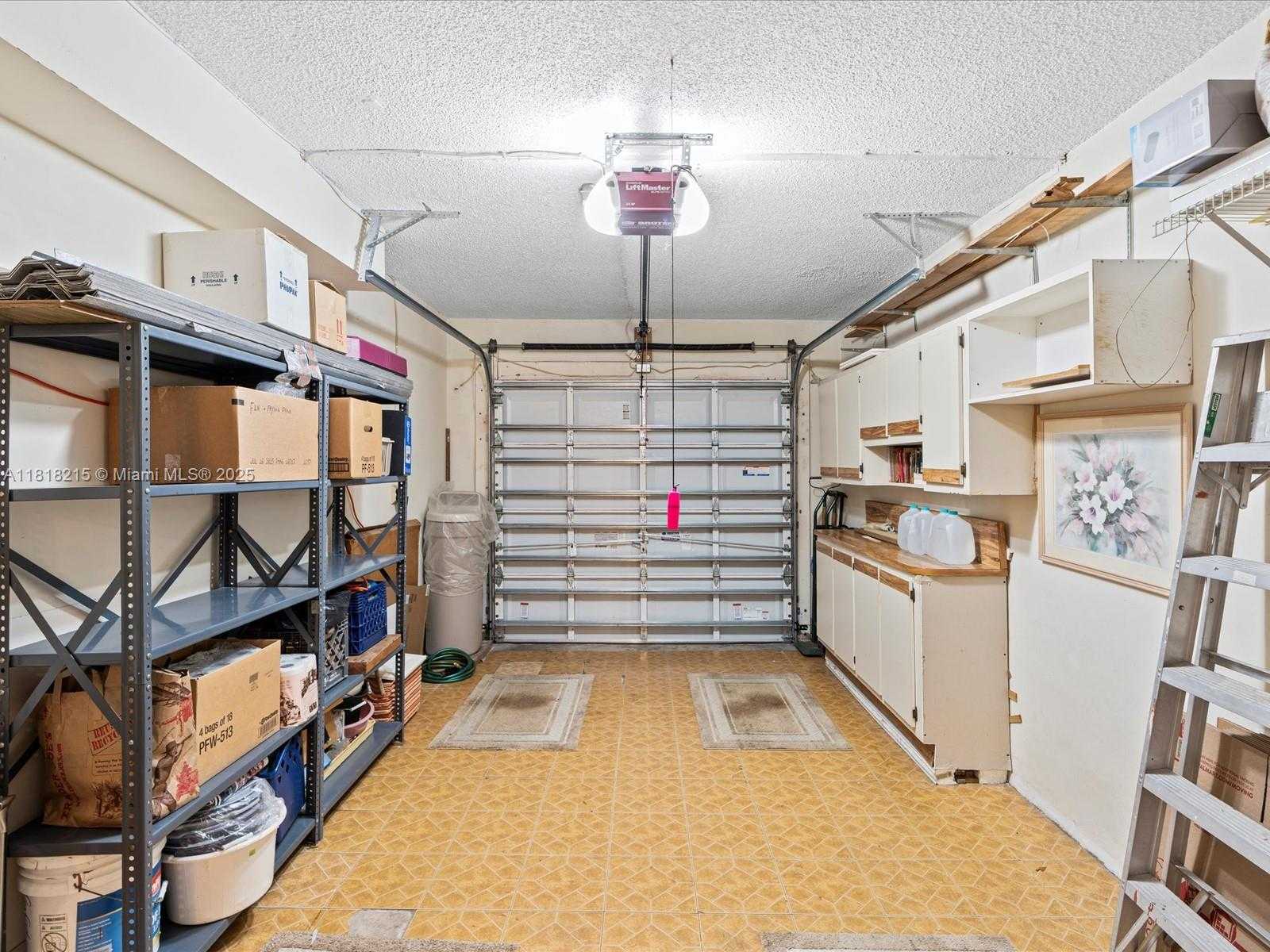 Small Image of 9530 ALCAZAR LN, Davie Number 16