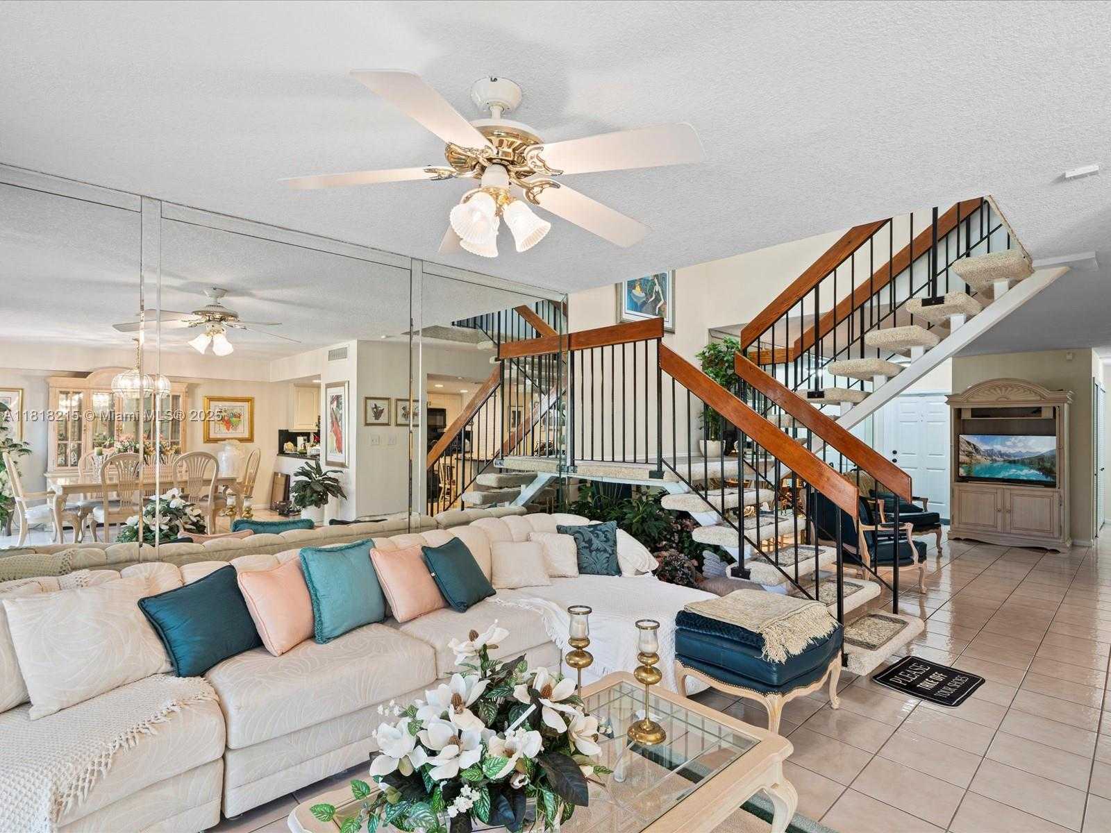 Small Image of 9530 ALCAZAR LN, Davie Number 5