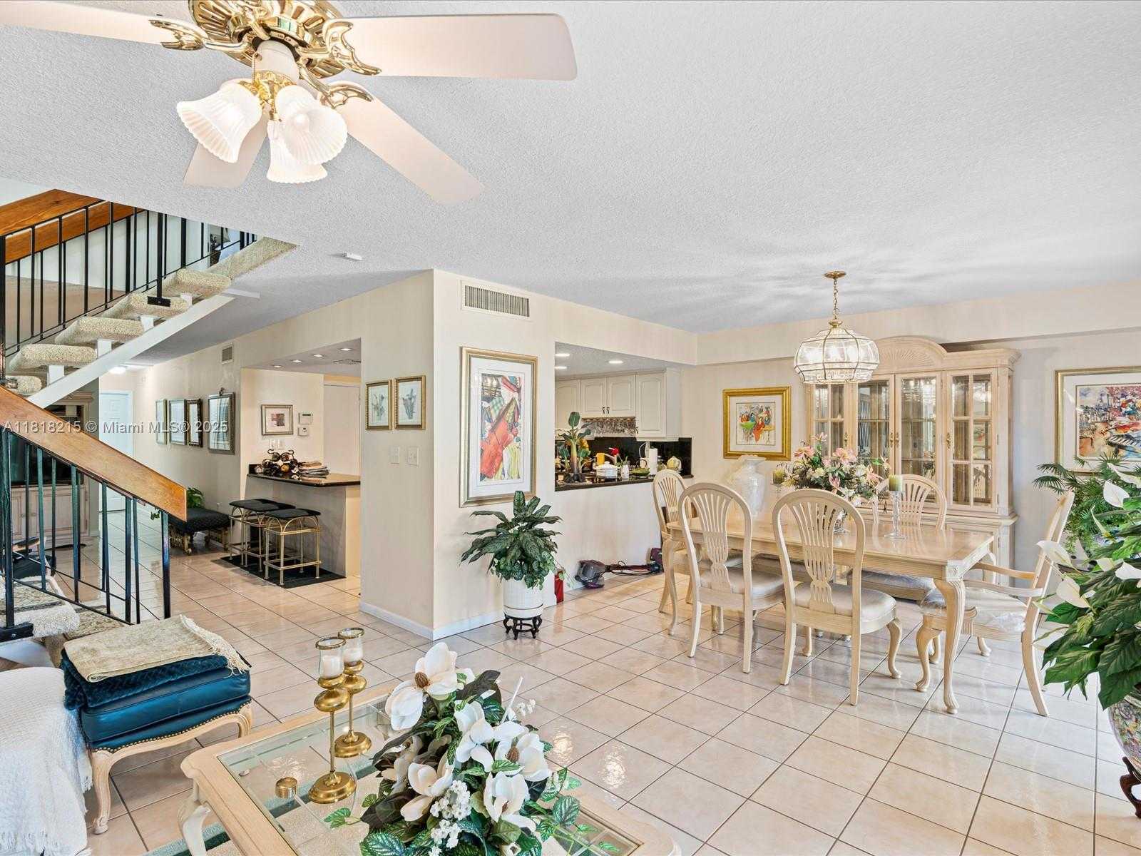 Small Image of 9530 ALCAZAR LN, Davie Number 7