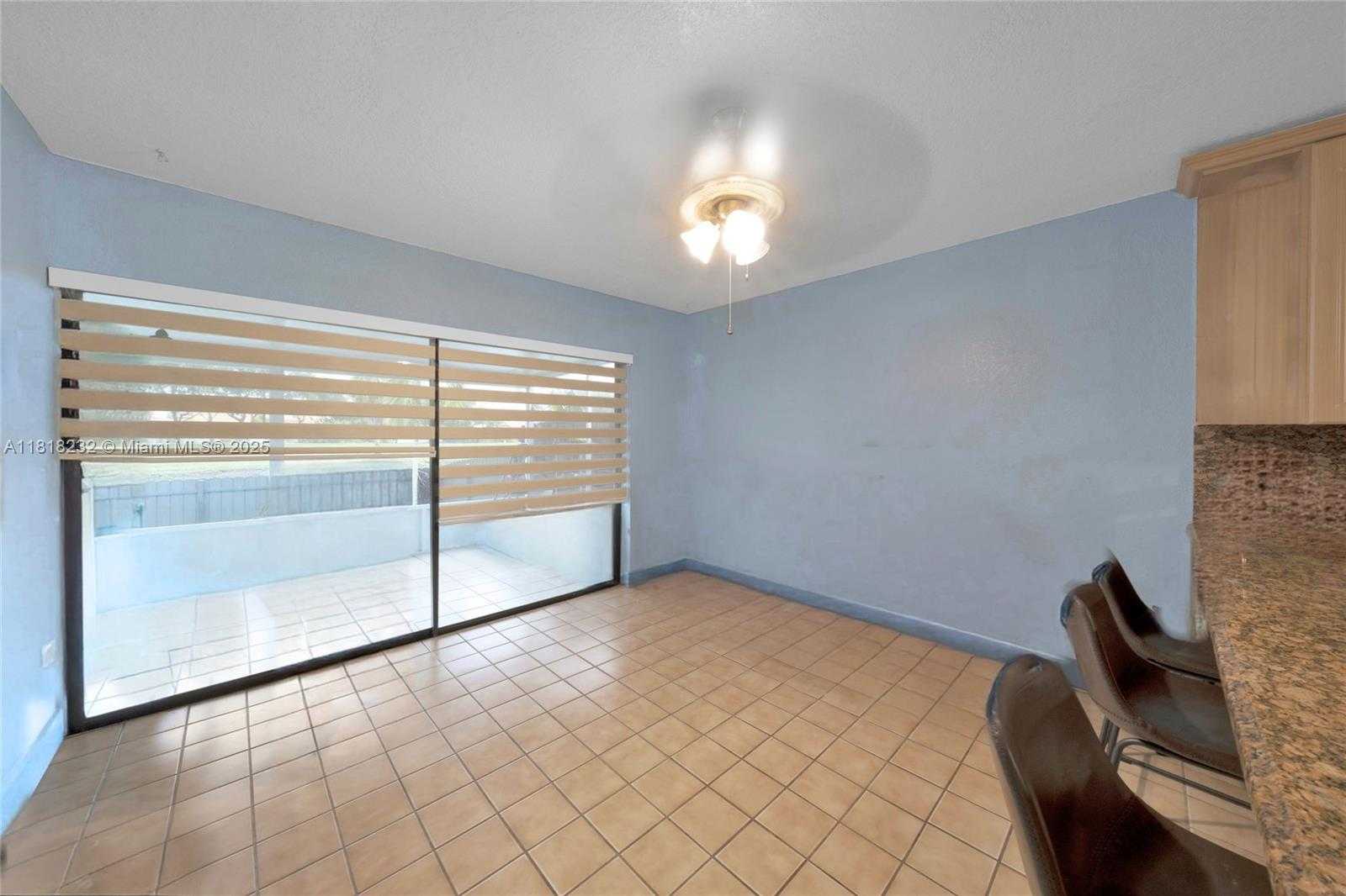 Small Image of 7517 NORTH AUGUSTA DRIVE, Hialeah Number 13