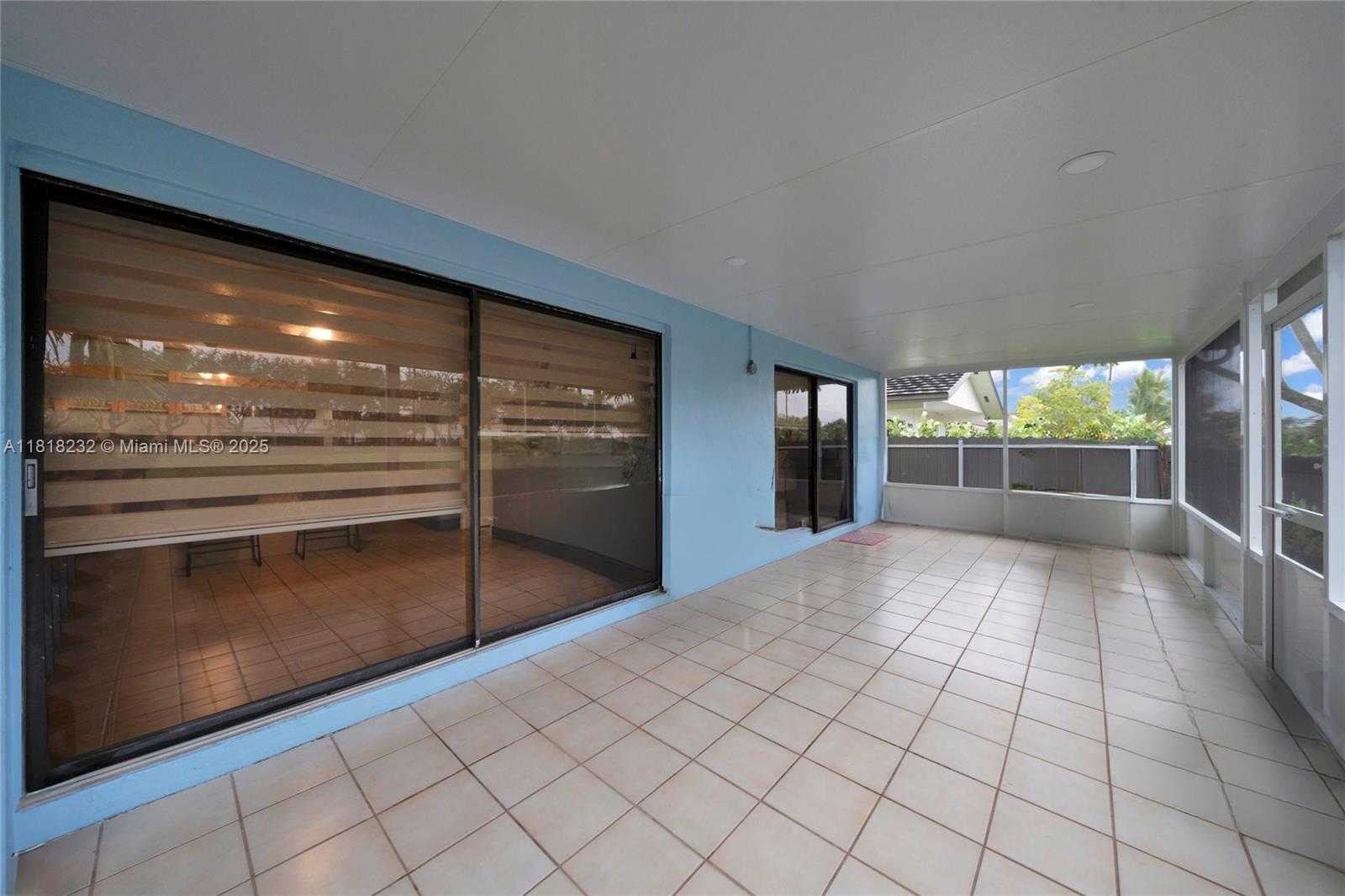 Small Image of 7517 NORTH AUGUSTA DRIVE, Hialeah Number 14