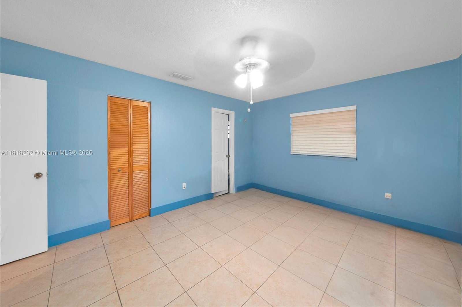 Small Image of 7517 NORTH AUGUSTA DRIVE, Hialeah Number 16