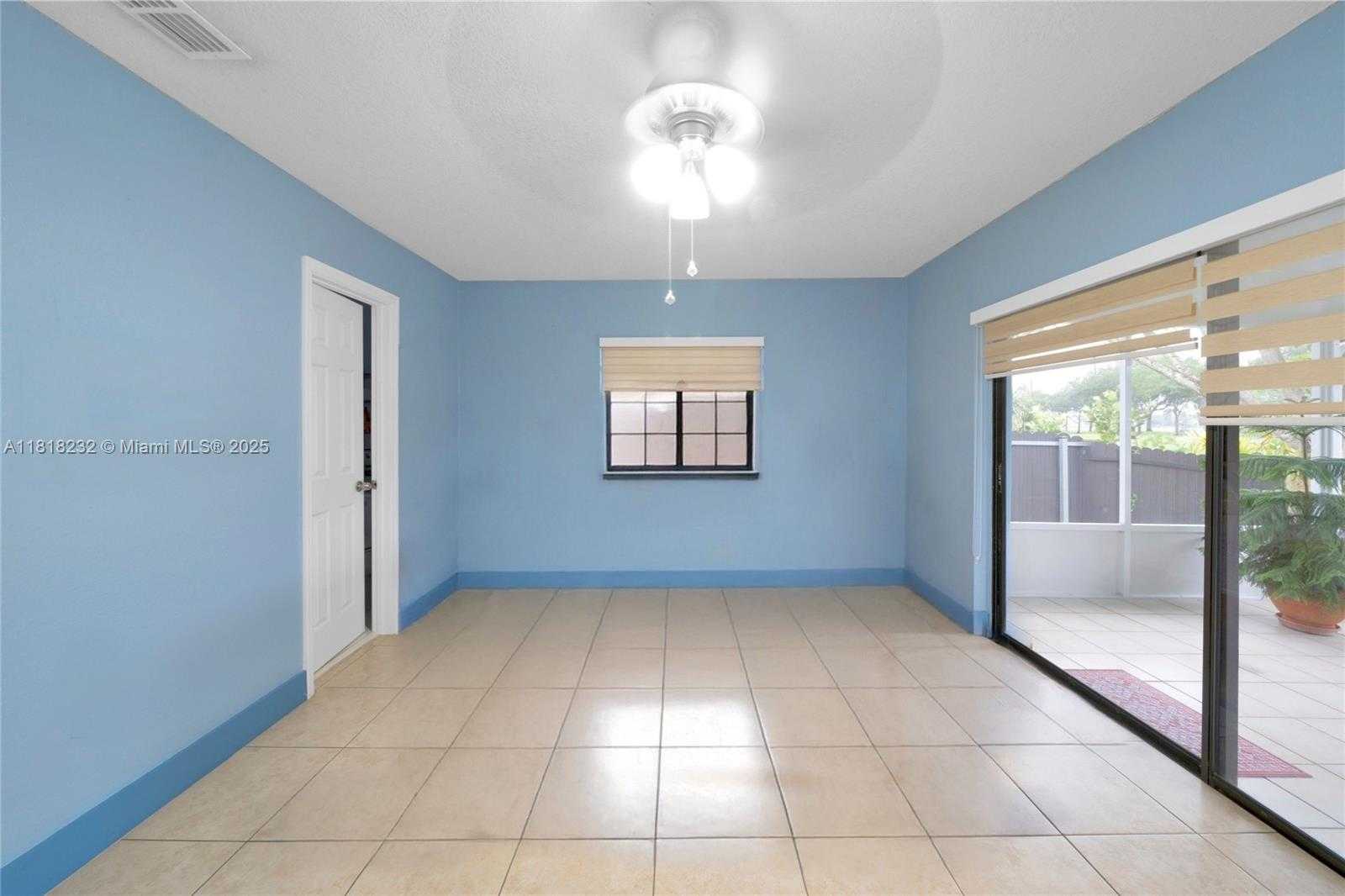 Small Image of 7517 NORTH AUGUSTA DRIVE, Hialeah Number 17