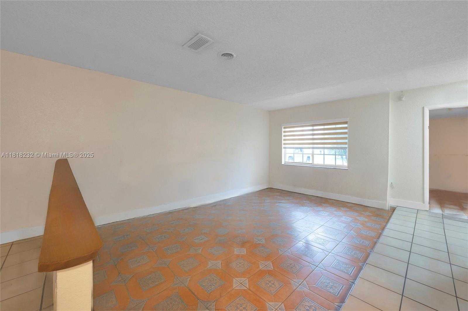Small Image of 7517 NORTH AUGUSTA DRIVE, Hialeah Number 20