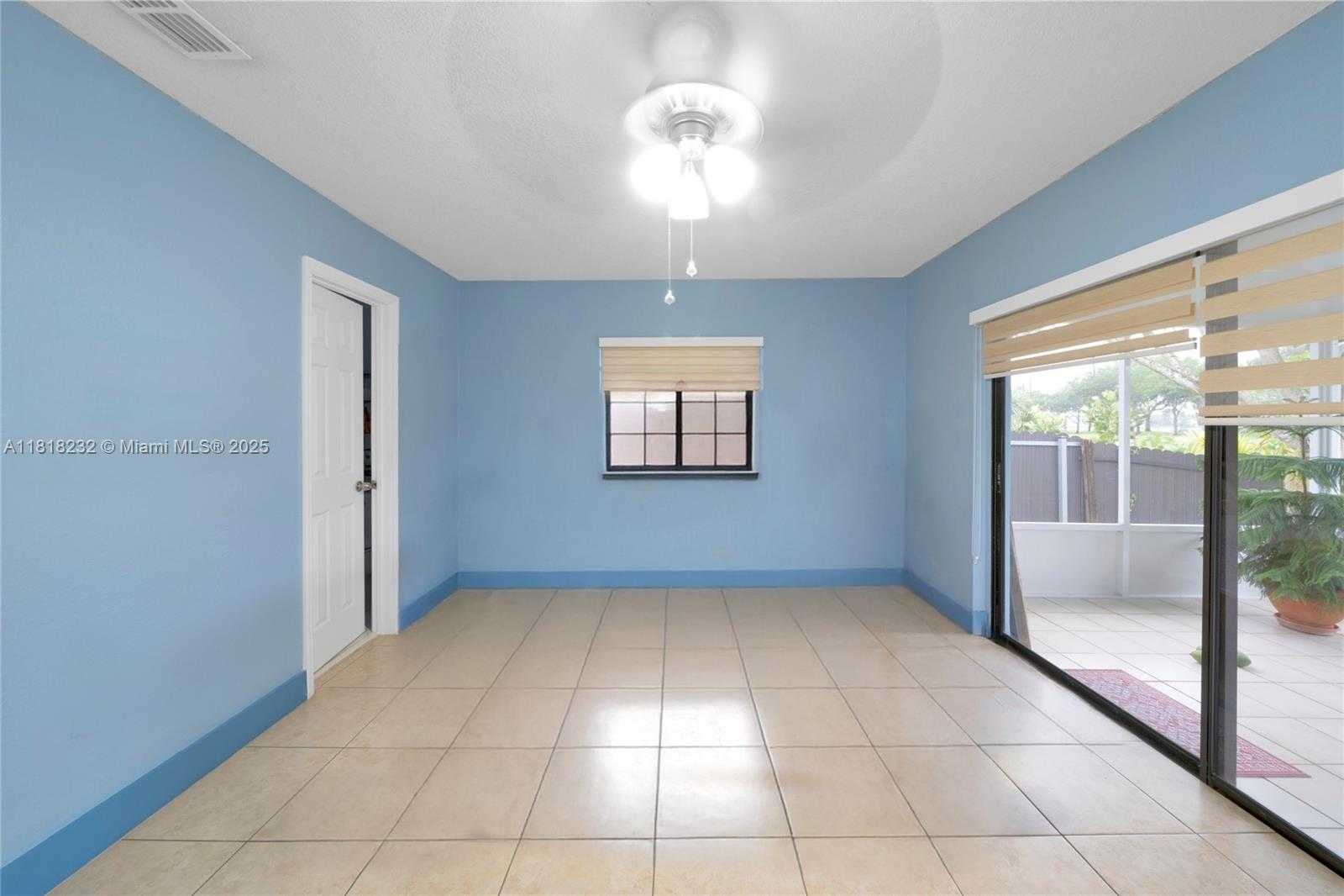 Small Image of 7517 NORTH AUGUSTA DRIVE, Hialeah Number 3