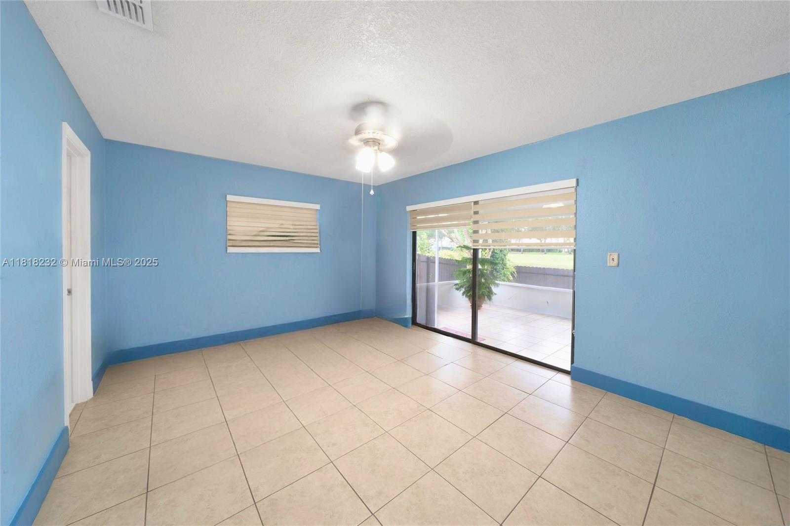 Small Image of 7517 NORTH AUGUSTA DRIVE, Hialeah Number 8