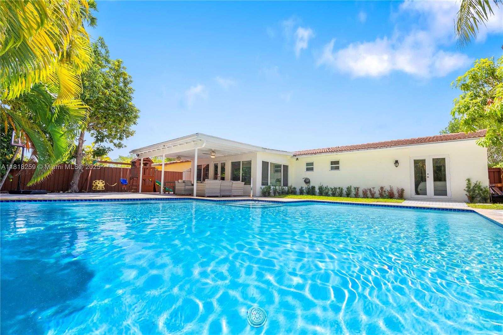 Small Image of 6751 SOUTH WEST 48TH ST, Miami Number 2