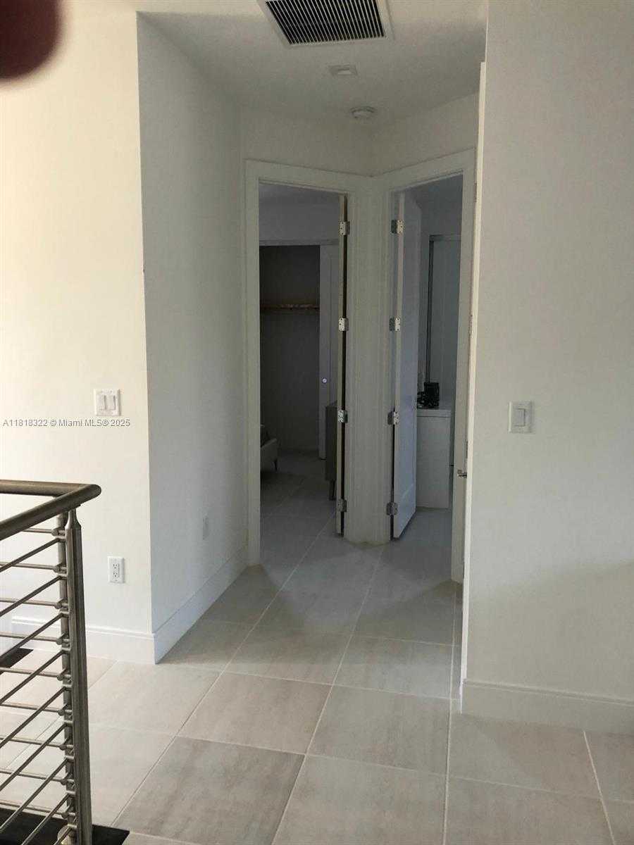 Small Image of Doral Number 18