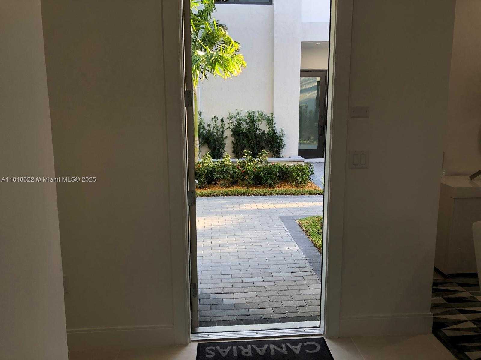 Small Image of Doral Number 7