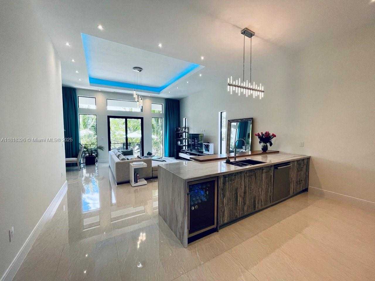 Small Image of 1951 SOUTH WEST 28TH AVE, Fort Lauderdale Number 12