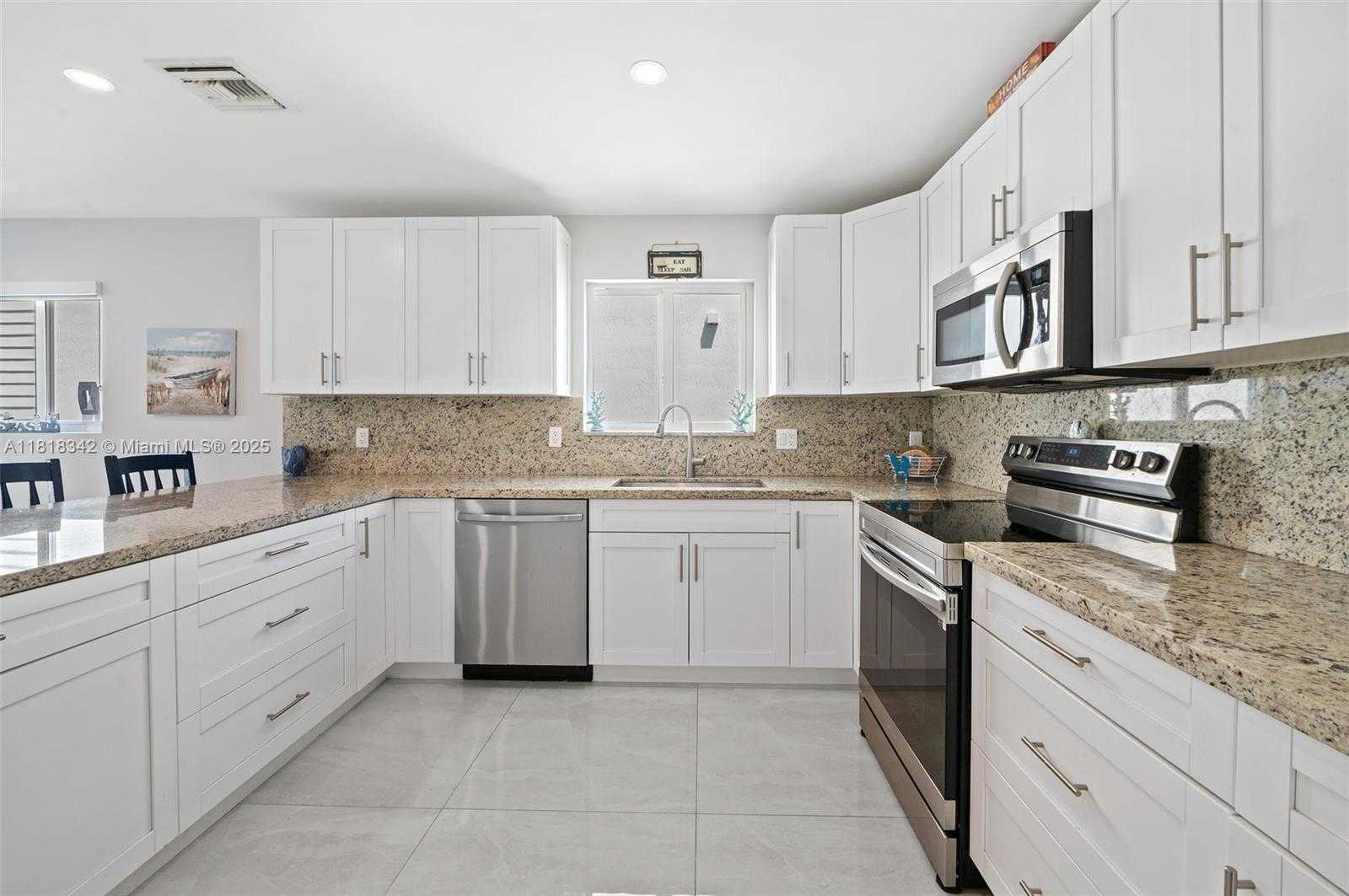 Small Image of 94825 OVERSEAS HWY #185, Key Largo Number 19