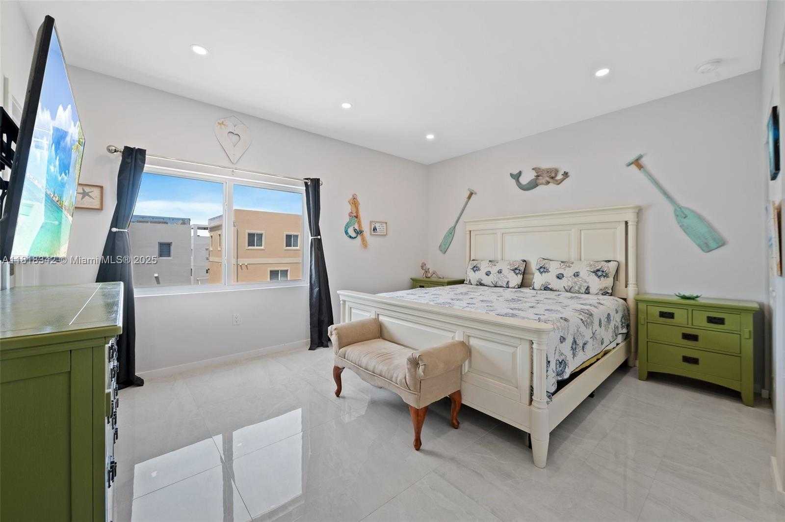 Small Image of 94825 OVERSEAS HWY #185, Key Largo Number 29
