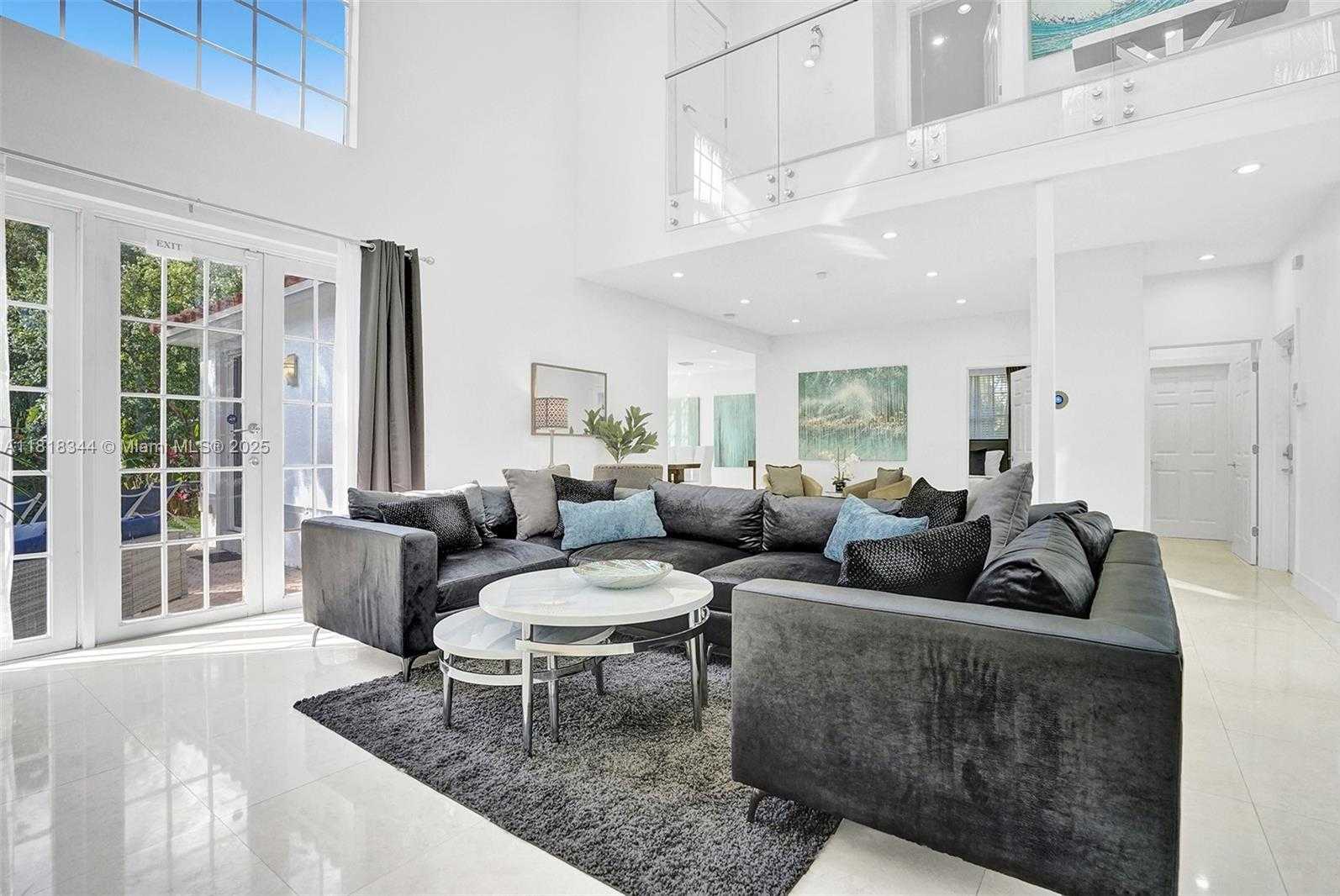Small Image of 1350 HOLLYWOOD BLVD, Hollywood Number 17