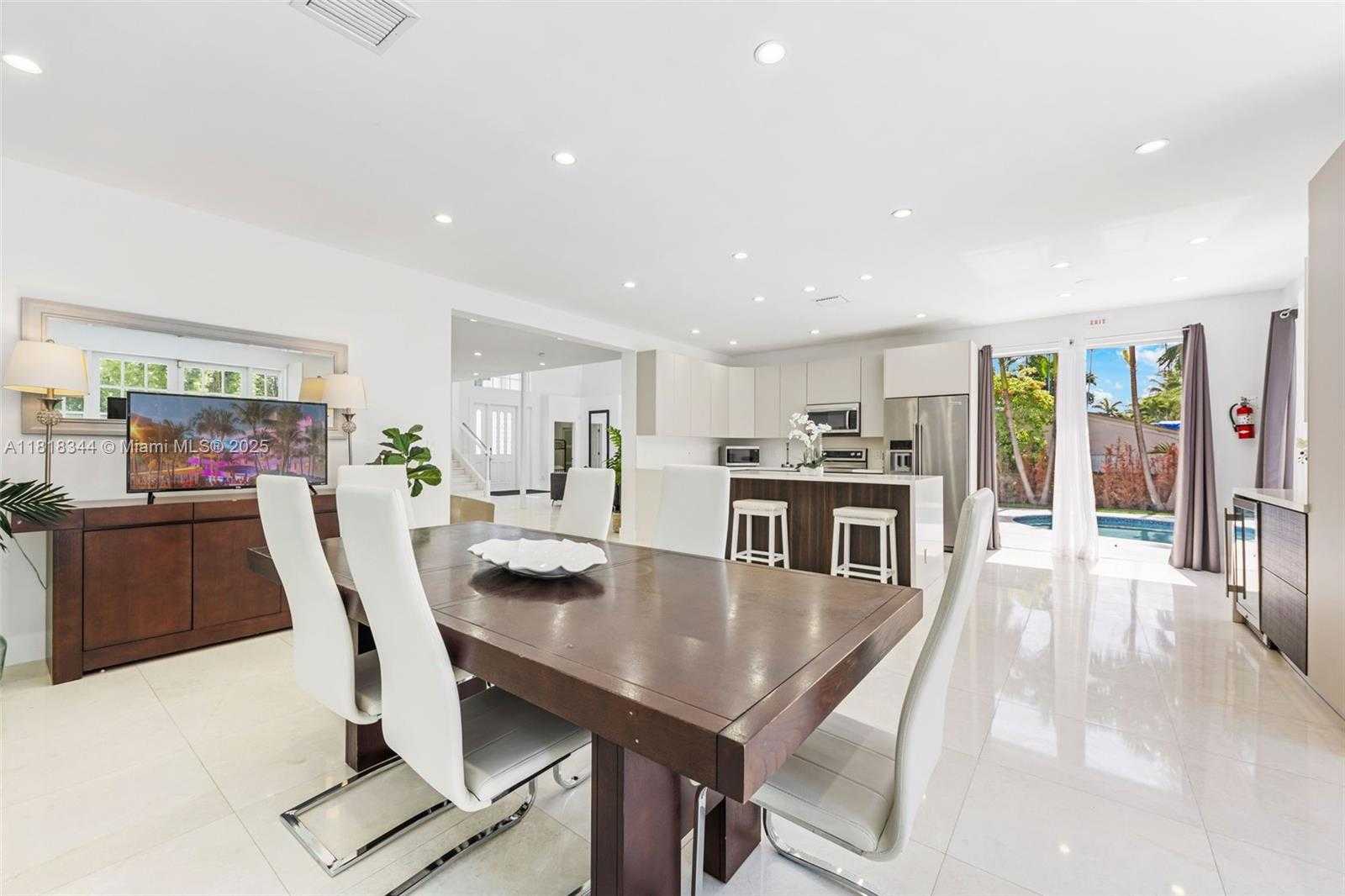 Small Image of 1350 HOLLYWOOD BLVD, Hollywood Number 21