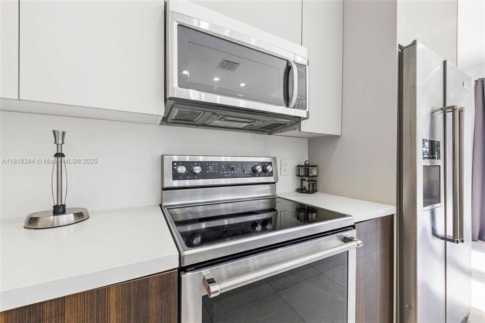 Small Image of 1350 HOLLYWOOD BLVD, Hollywood Number 26
