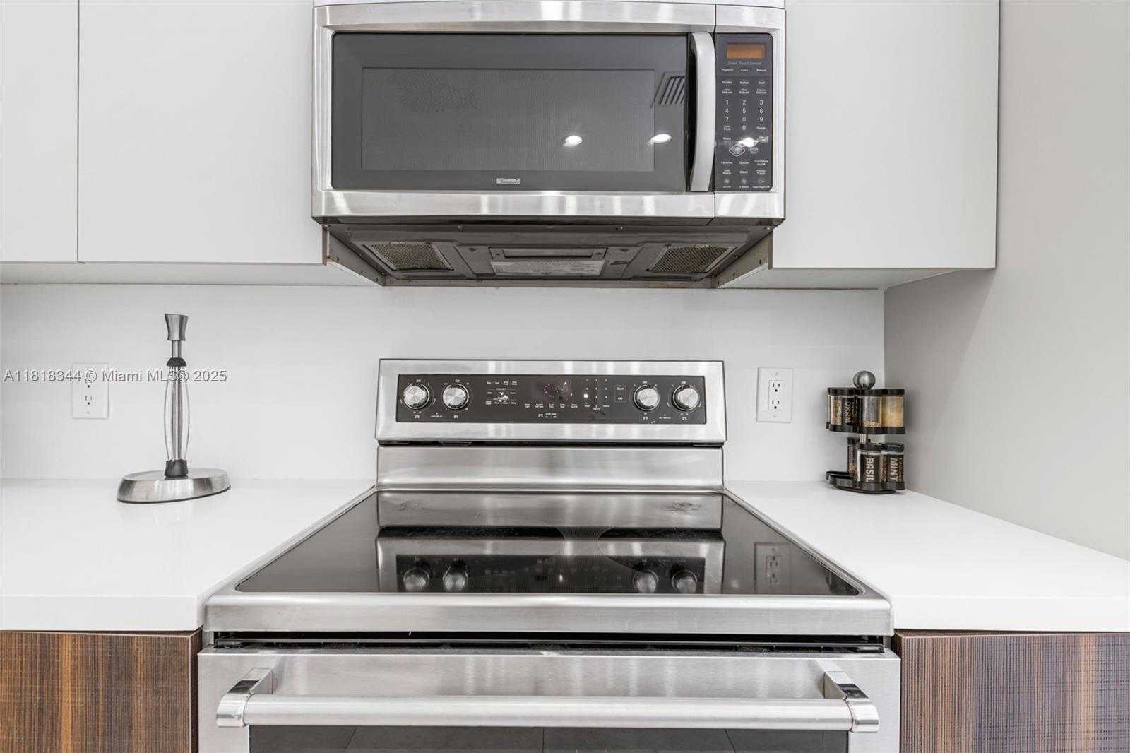 Small Image of 1350 HOLLYWOOD BLVD, Hollywood Number 27