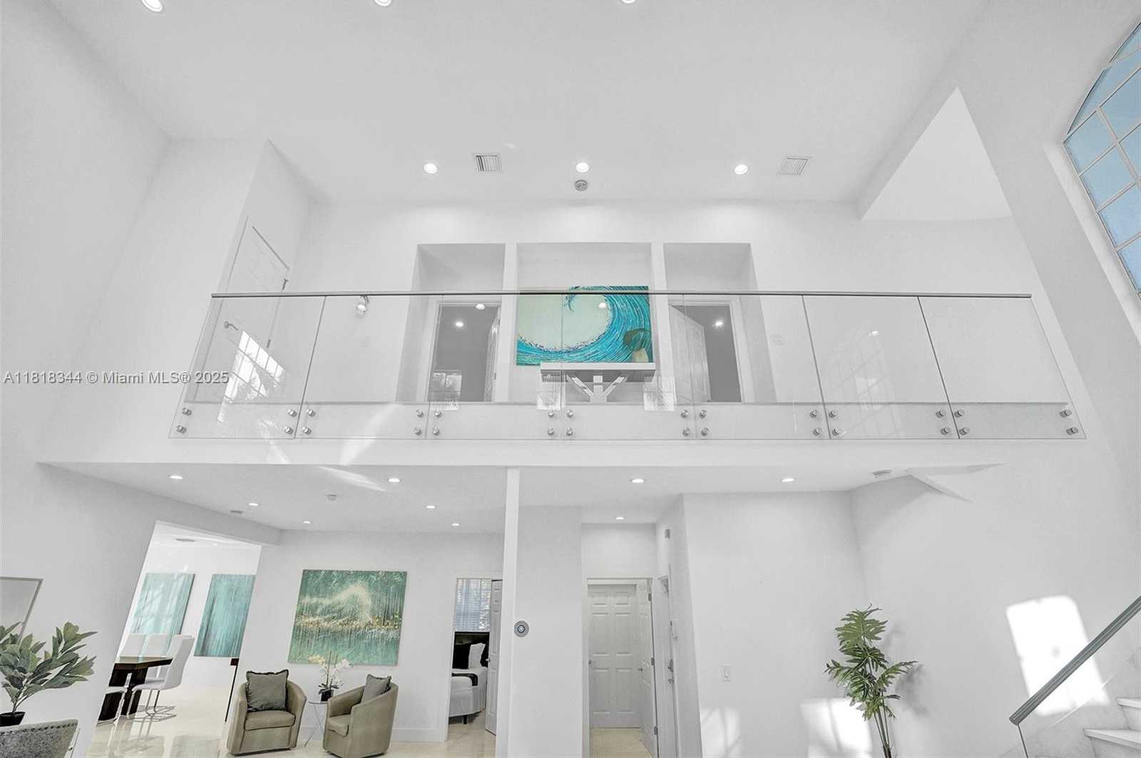 Small Image of 1350 HOLLYWOOD BLVD, Hollywood Number 36