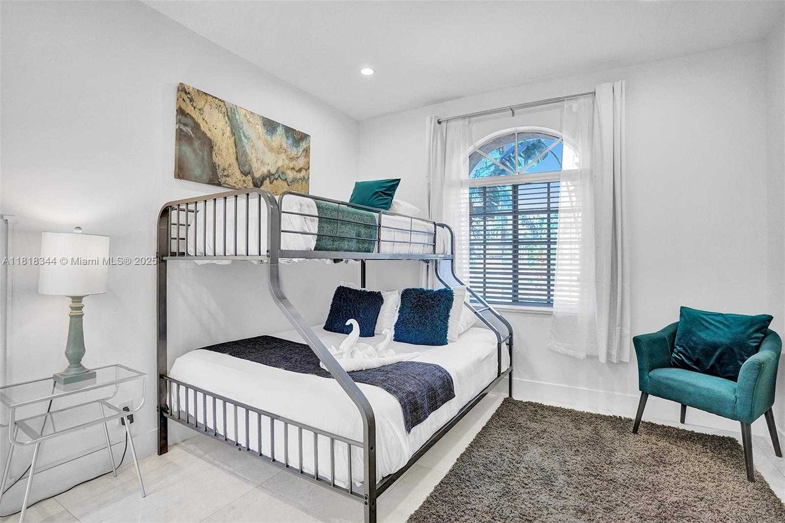 Small Image of 1350 HOLLYWOOD BLVD, Hollywood Number 38