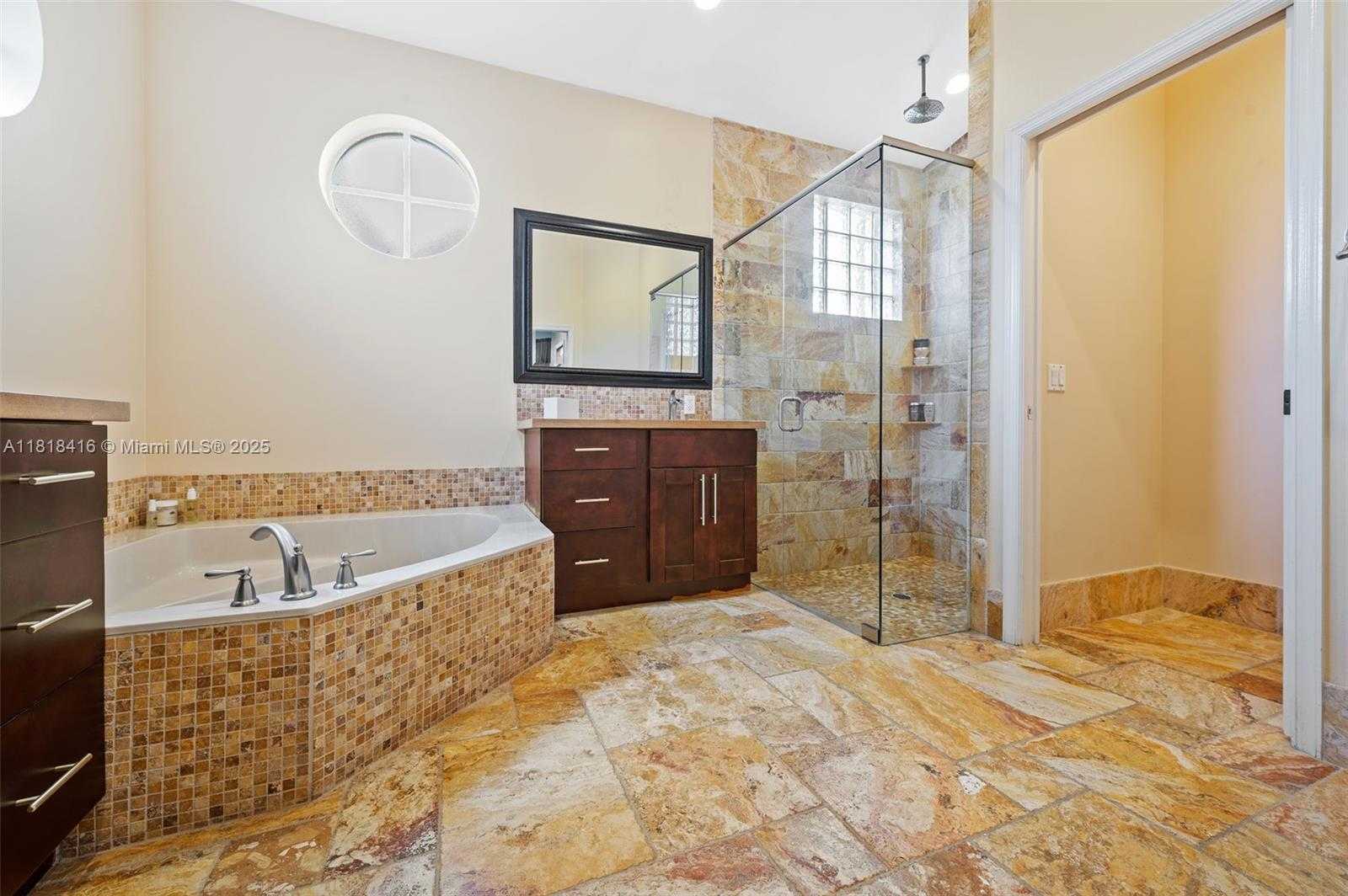 Small Image of 2510 JARDIN DR, Weston Number 18