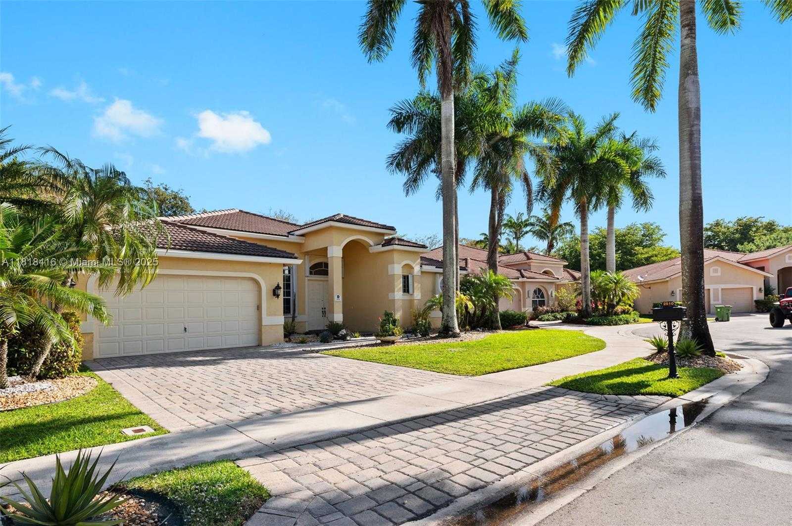 Small Image of 2510 JARDIN DR, Weston Number 2