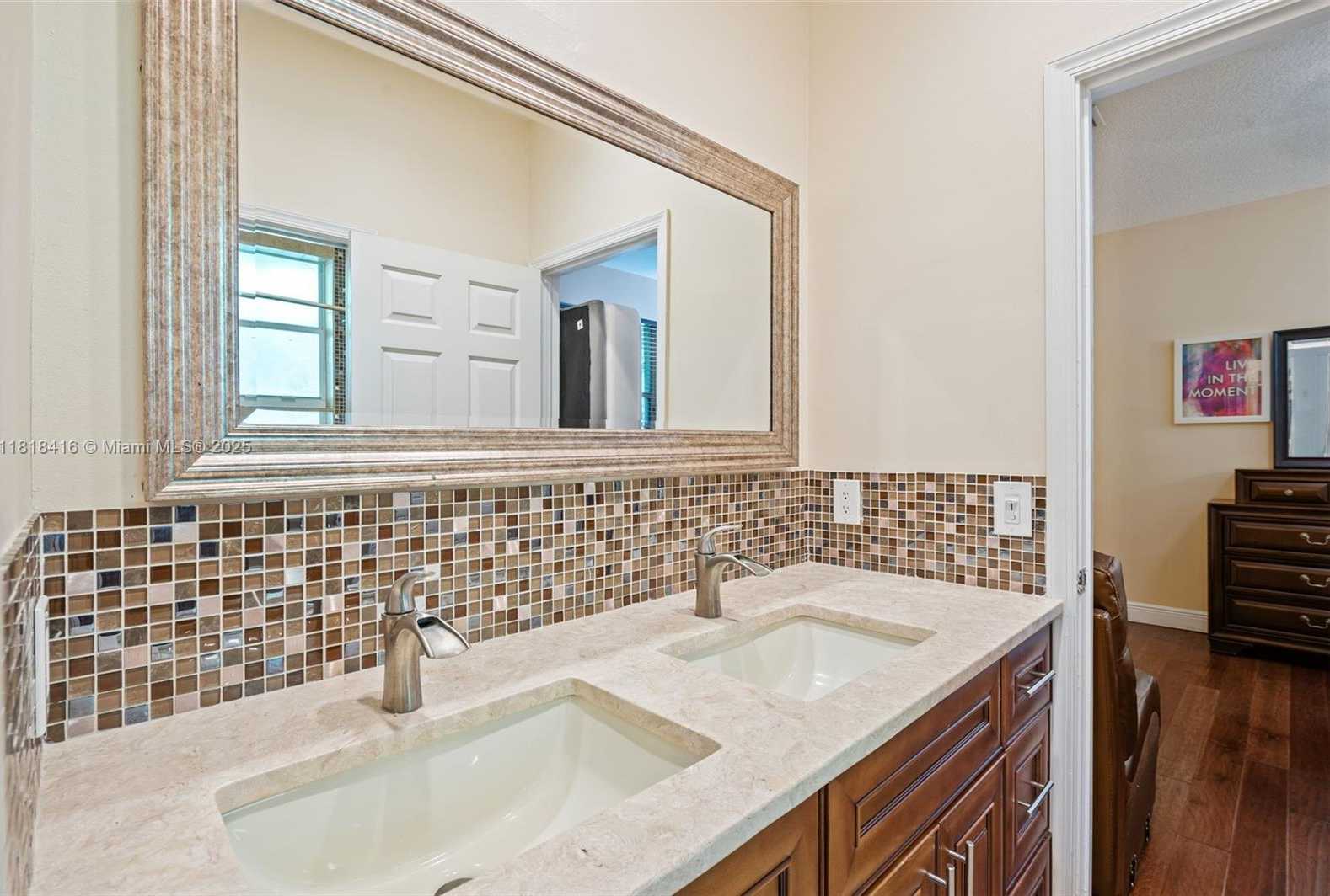 Small Image of 2510 JARDIN DR, Weston Number 23