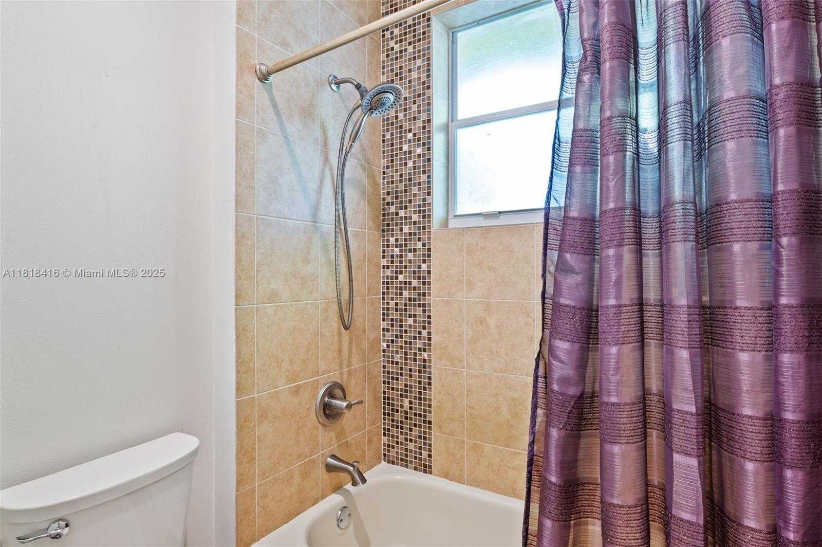 Small Image of 2510 JARDIN DR, Weston Number 24