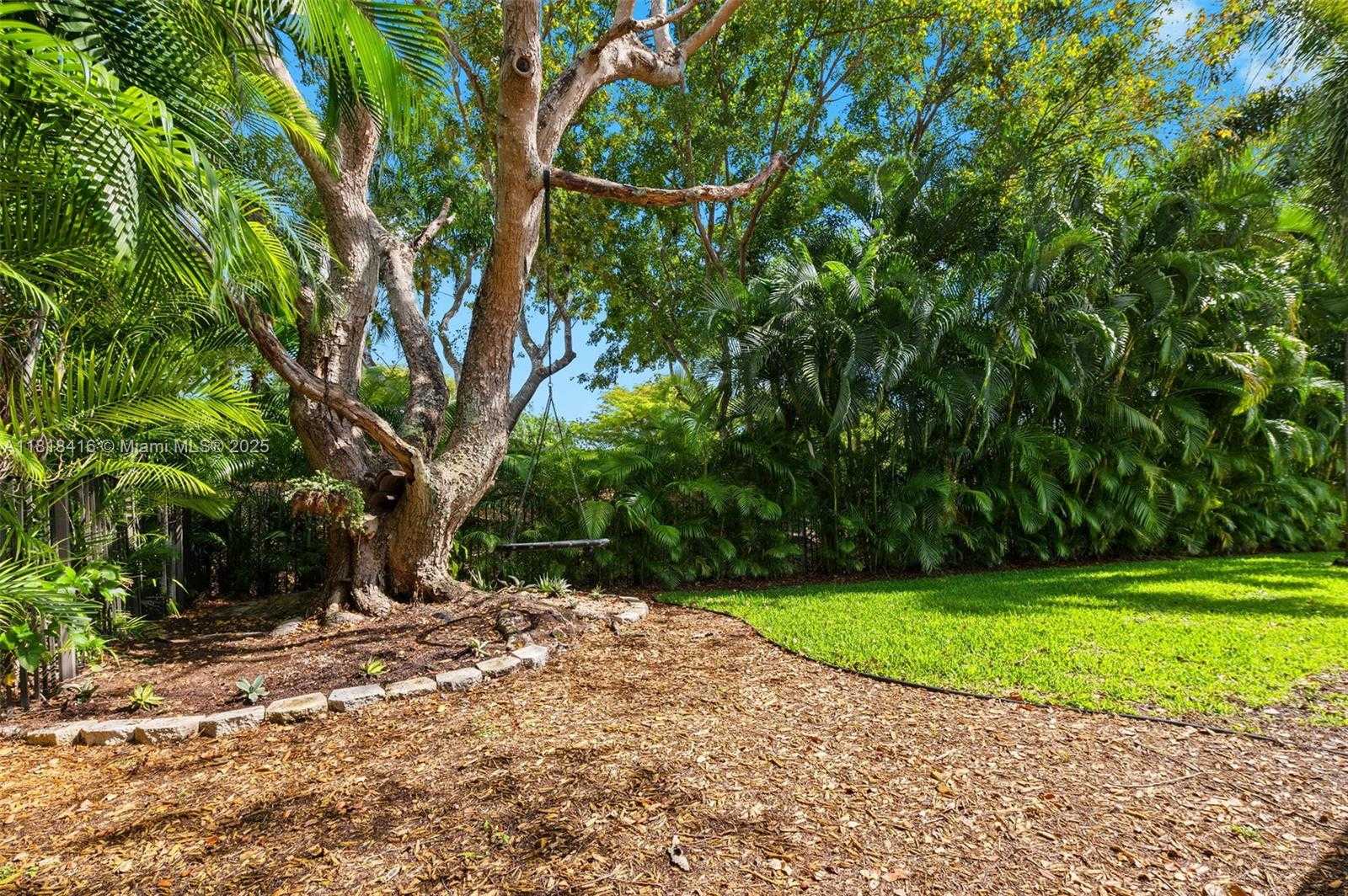 Small Image of 2510 JARDIN DR, Weston Number 38