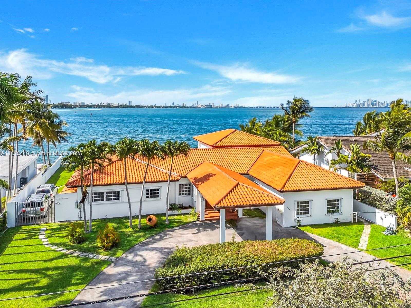 Small Image of 1730 BAY DR, Miami Beach Number 11