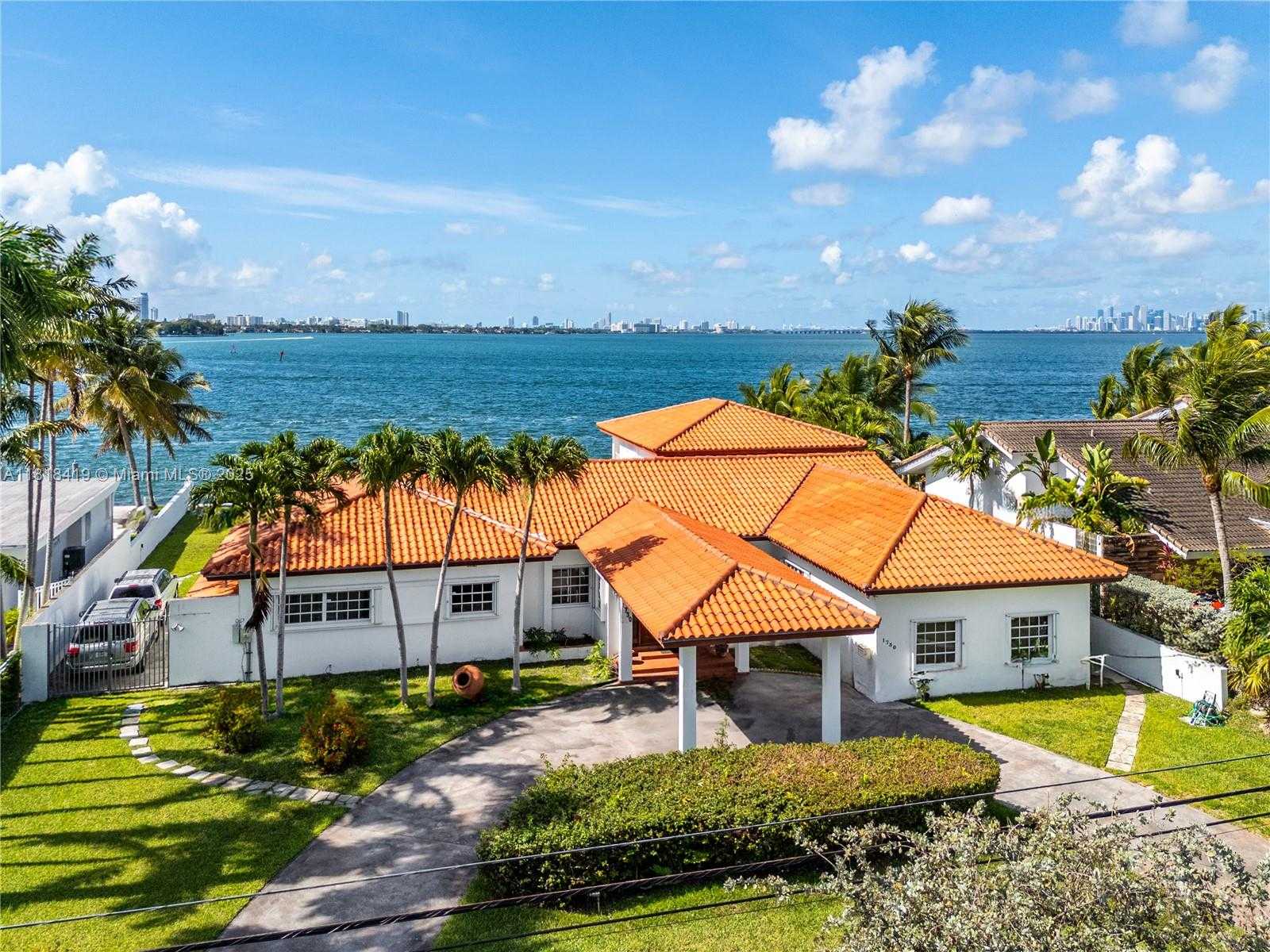 Small Image of 1730 BAY DR, Miami Beach Number 15