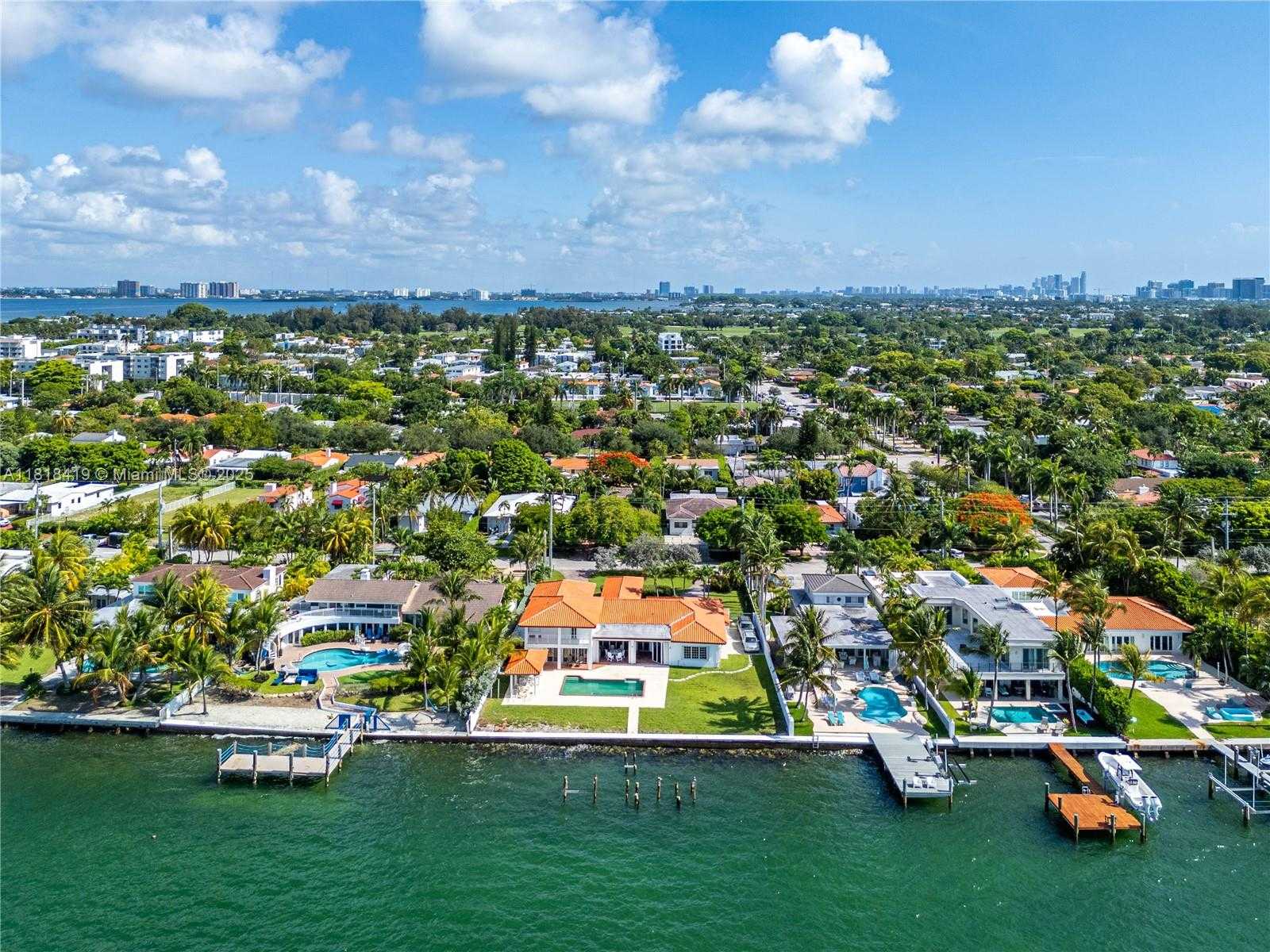 Small Image of 1730 BAY DR, Miami Beach Number 4