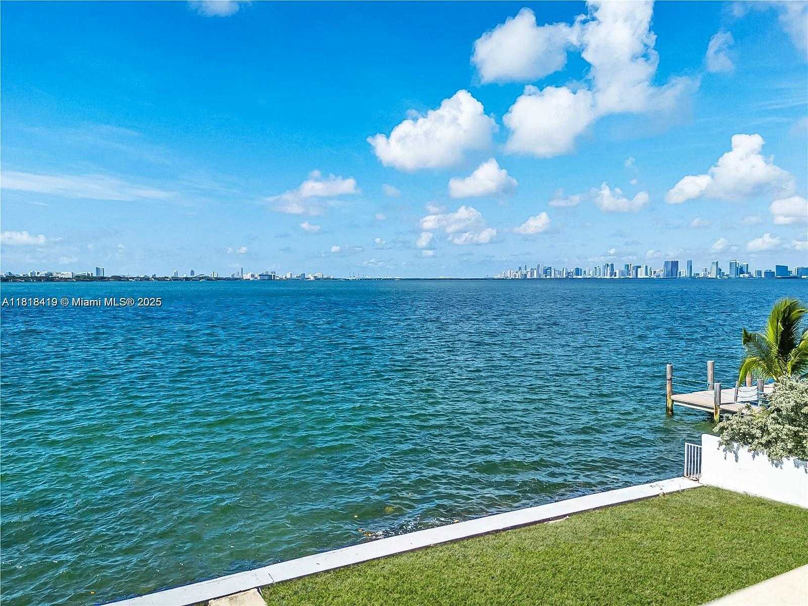 Small Image of 1730 BAY DR, Miami Beach Number 5