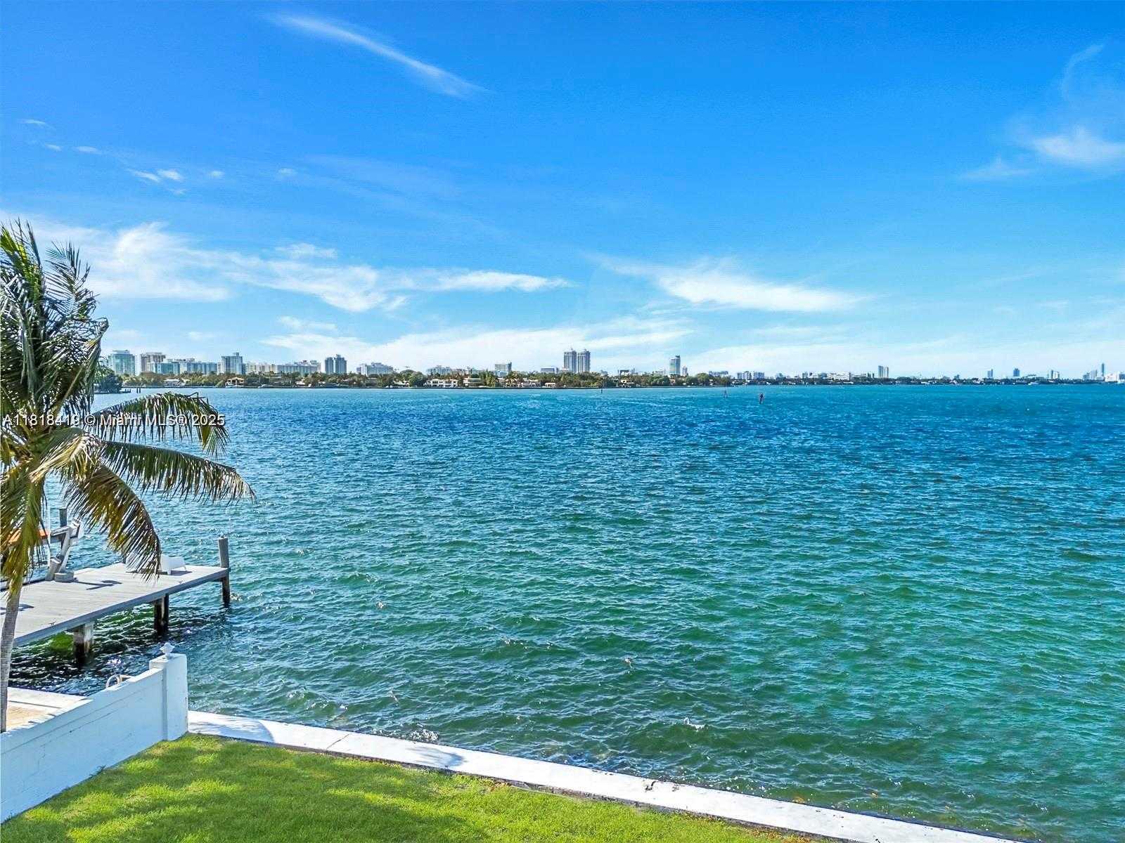 Small Image of 1730 BAY DR, Miami Beach Number 7
