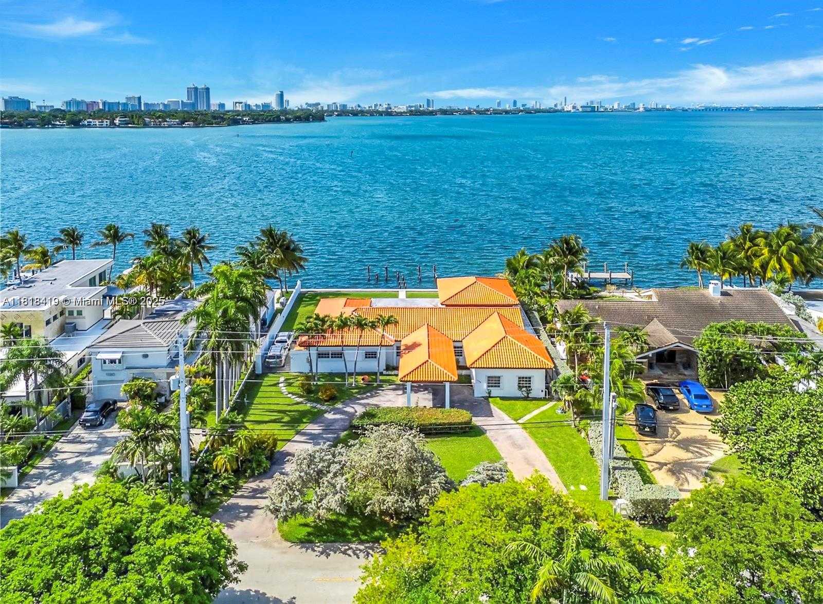 Small Image of 1730 BAY DR, Miami Beach Number 9
