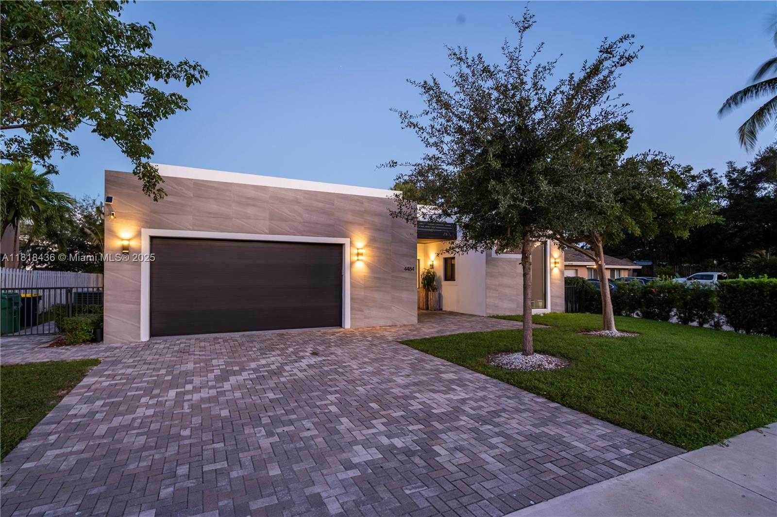 Small Image of 4484 SOUTH WEST 26TH AVE, Dania Beach Number 3