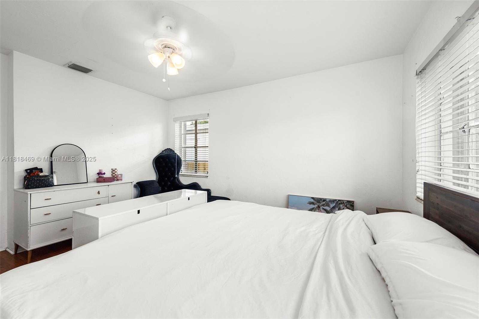 Small Image of 1545 NORMANDY DR, Miami Beach Number 15