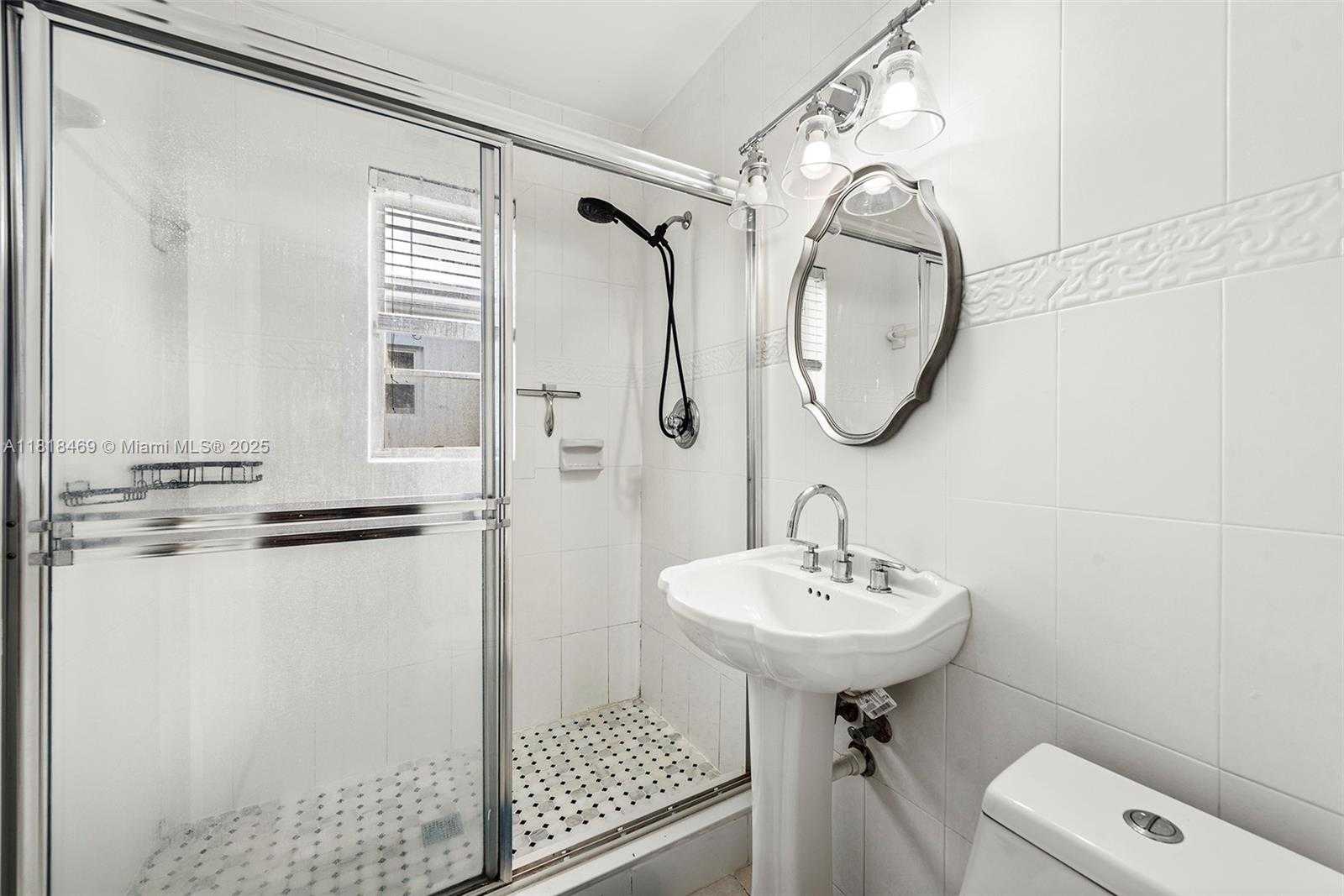 Small Image of 1545 NORMANDY DR, Miami Beach Number 18
