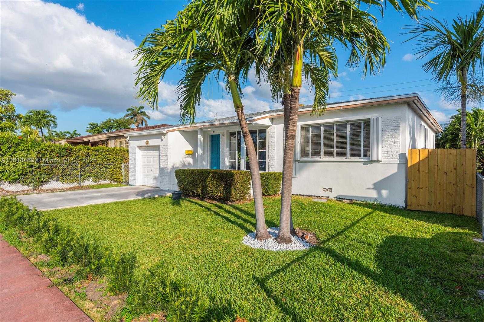 Small Image of 1545 NORMANDY DR, Miami Beach Number 2