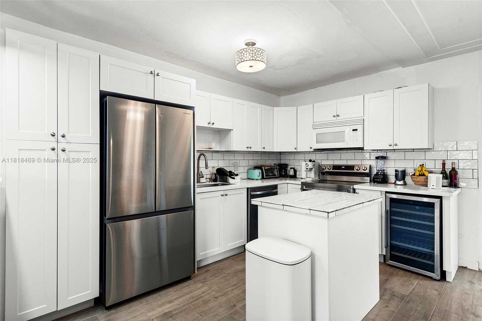 Small Image of 1545 NORMANDY DR, Miami Beach Number 20