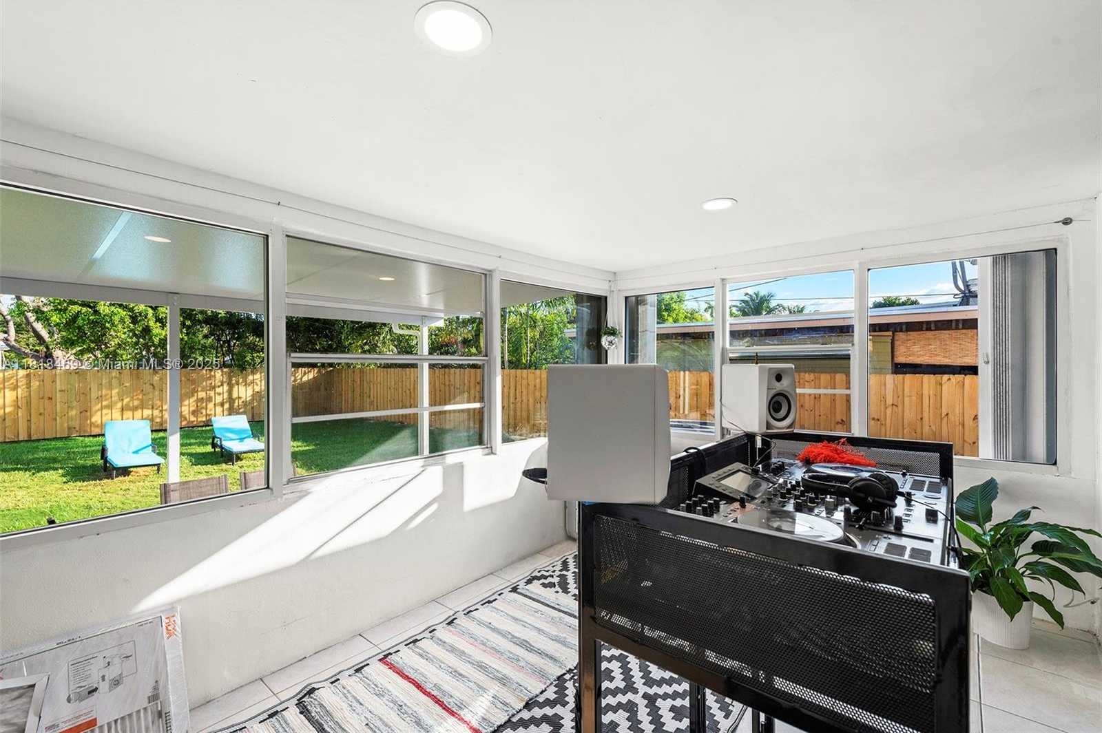 Small Image of 1545 NORMANDY DR, Miami Beach Number 25