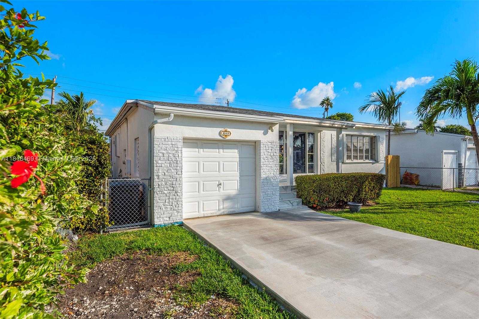 Small Image of 1545 NORMANDY DR, Miami Beach Number 3