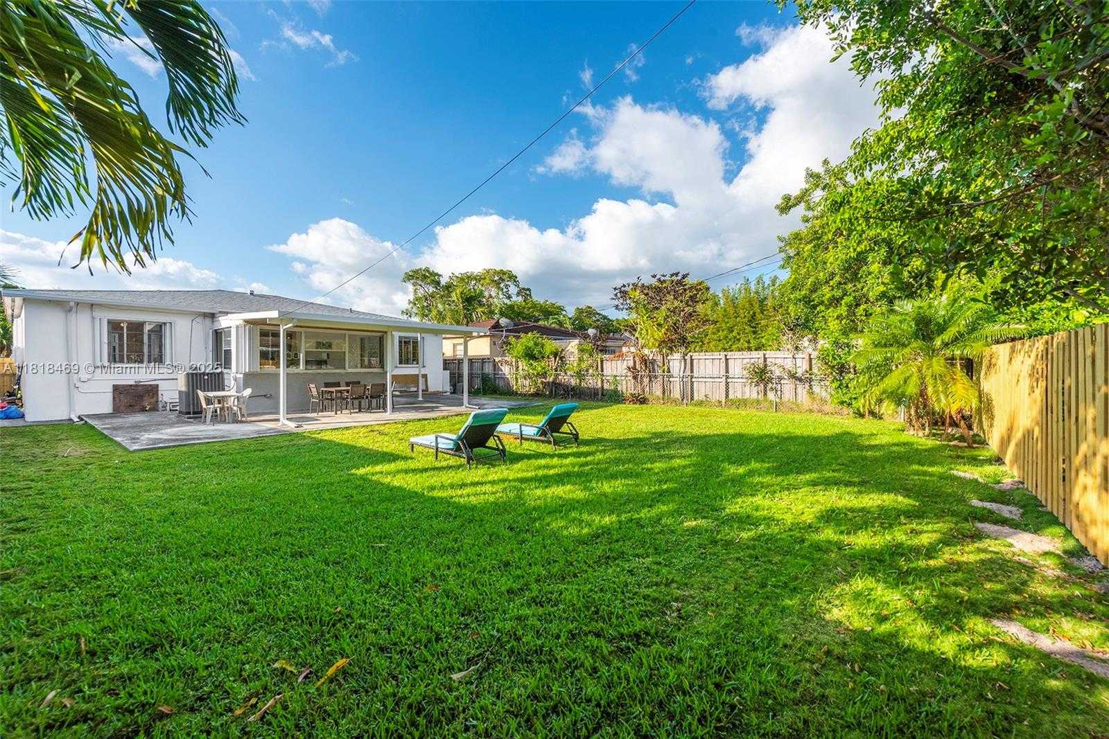 Small Image of 1545 NORMANDY DR, Miami Beach Number 31