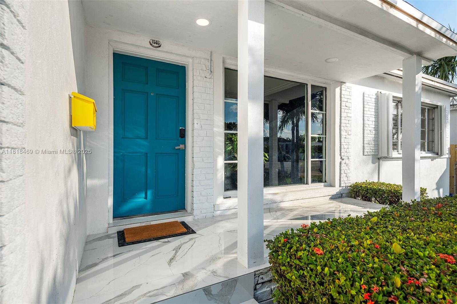 Small Image of 1545 NORMANDY DR, Miami Beach Number 4