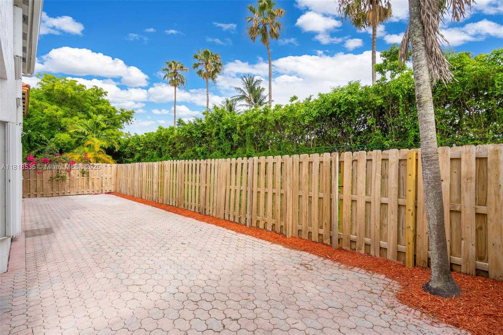 Small Image of 11244 NORTH WEST 58TH TER, Doral Number 25